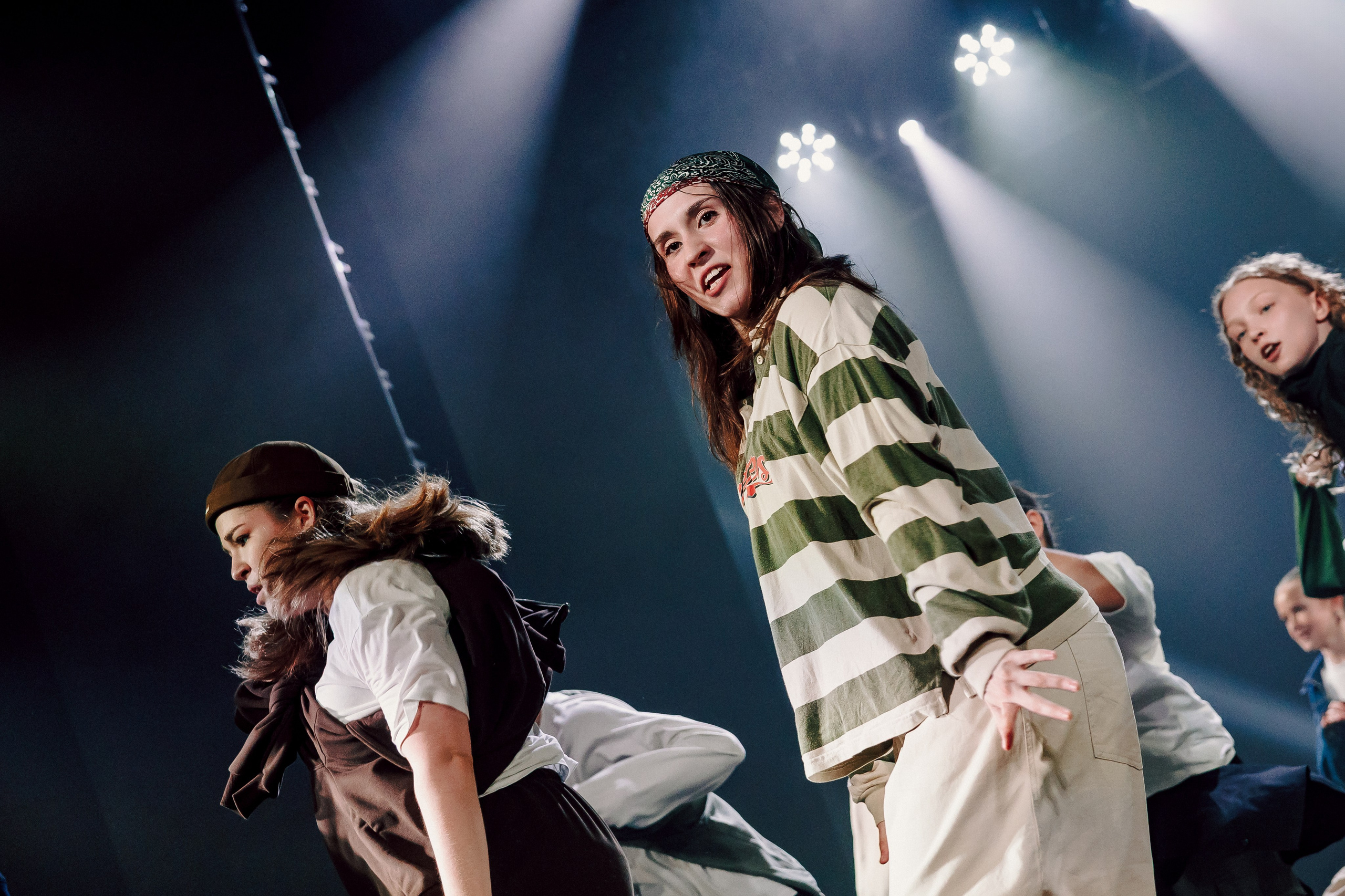 Отчётный концерт танцевальной школы «Red Rabbits» 2025. Лёшка Варзегов — фотограф