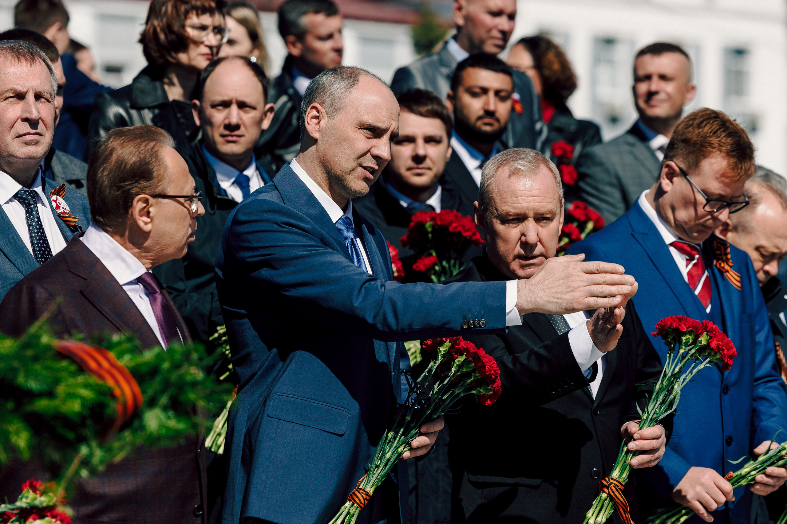 Торжественный митинг, посвящённый открытию Мемориала Славы воинам-новотрубникам. Лёшка Варзегов — фотограф