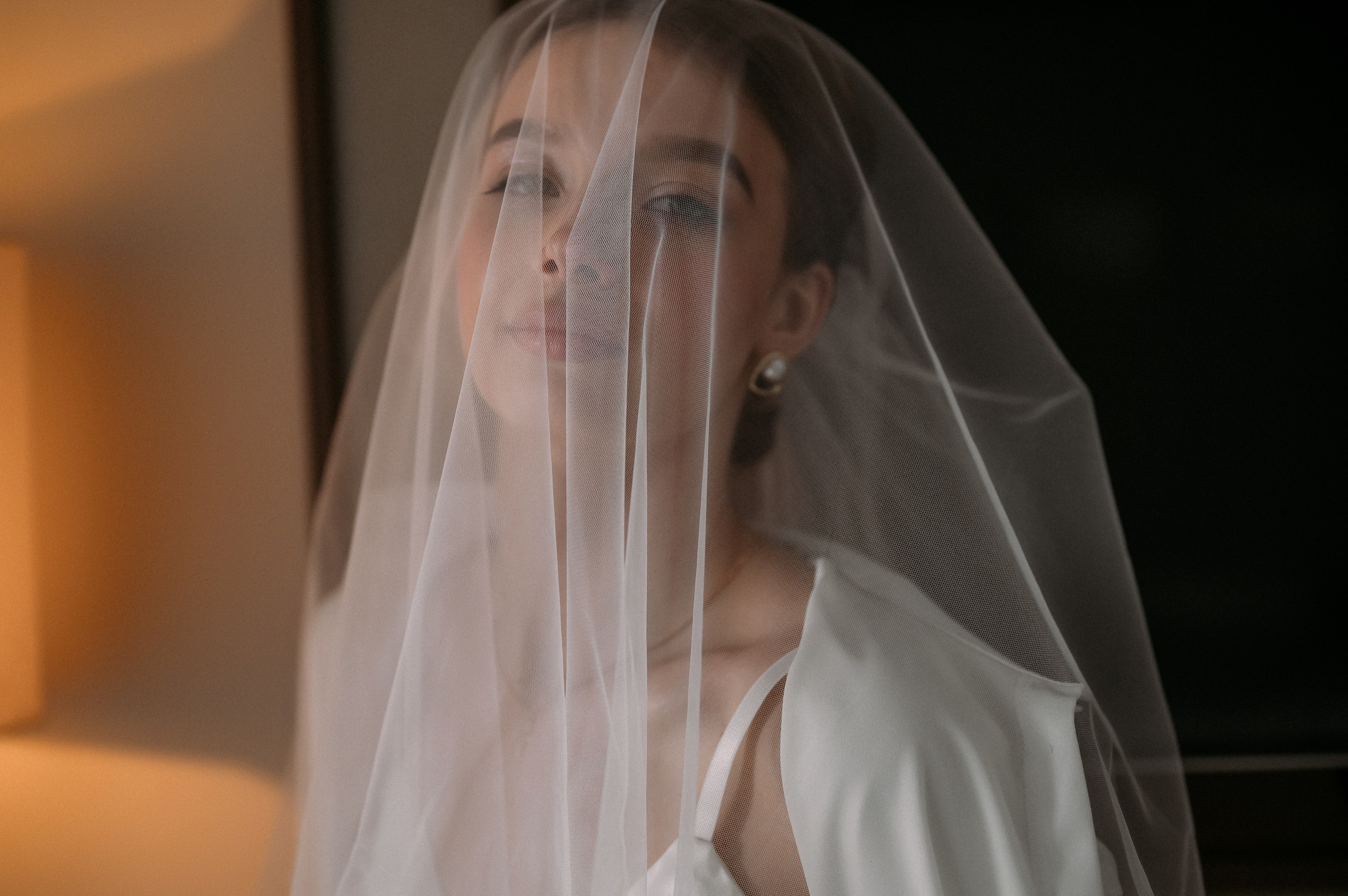 Свадебное утро и прогулка красивой яркой пары. Свадебный и семейный фотограф в Симферополе Дарья Маркова