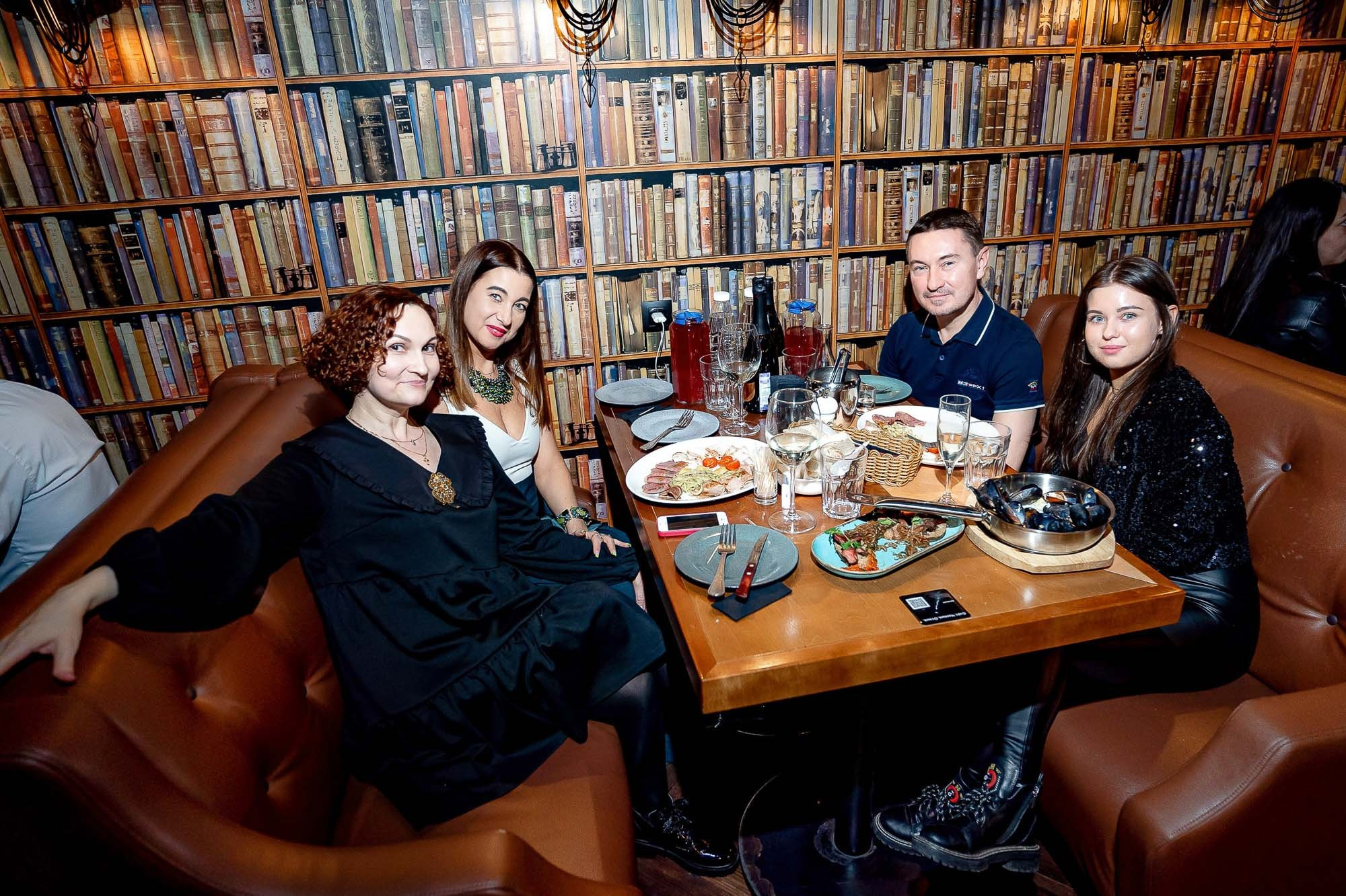 Новый год 2024 в Peoples. Сергей Кошкин. Репортажная и ивент-фотография в Сургуте