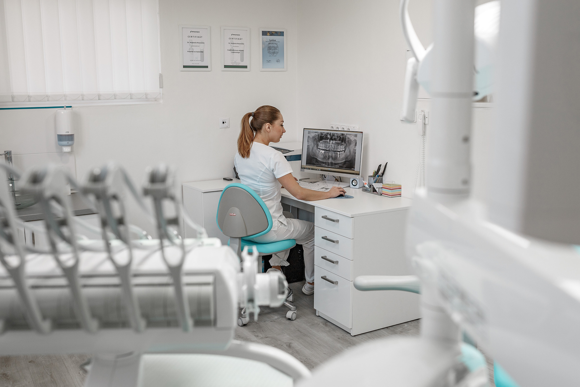 Съёмка оборудования стоматологической клиники OptimaStom. Прага, Чехия