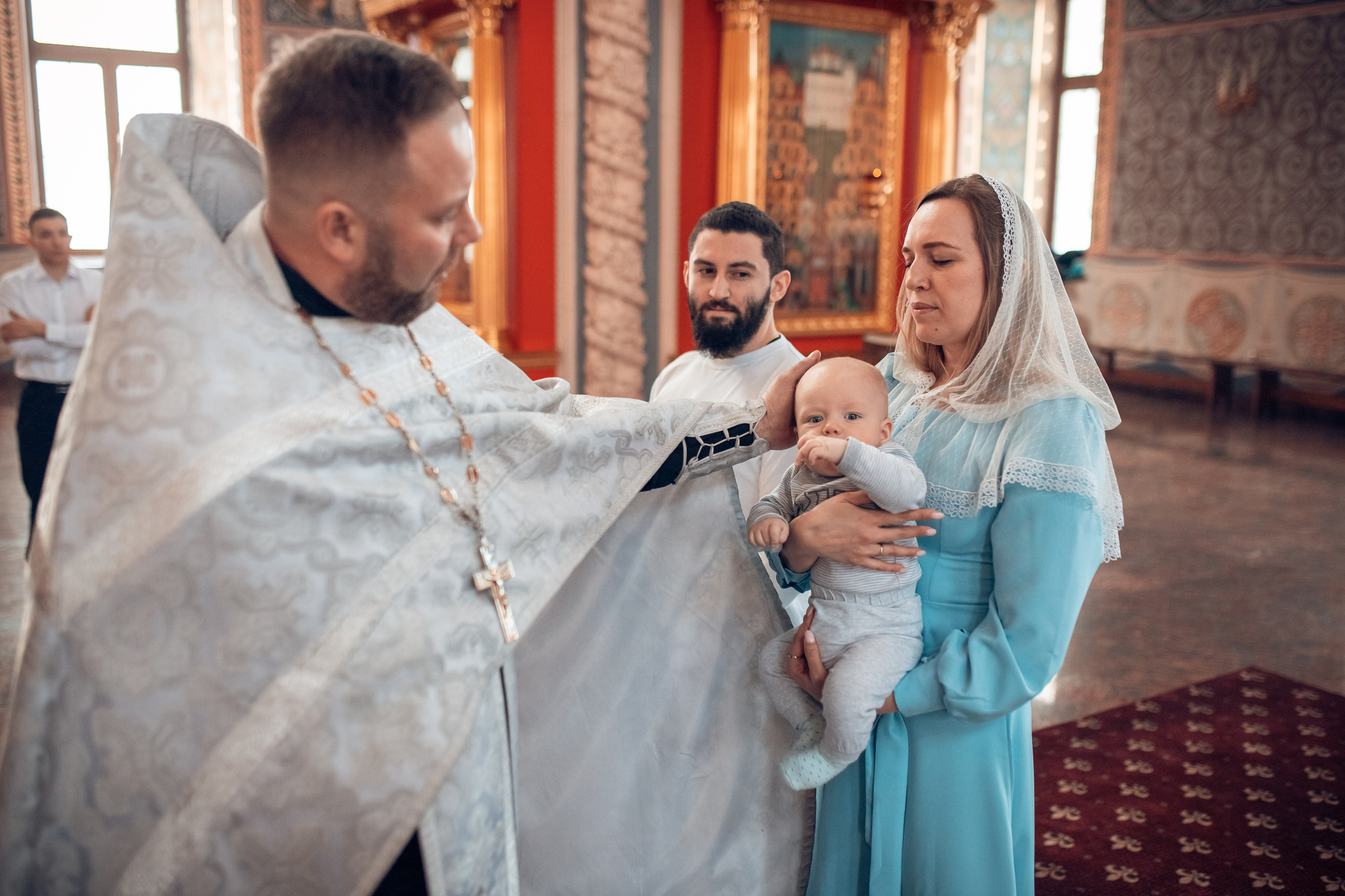 Крещение младенца Леонида в храме Георгия Всеволодовича. Екатерина Крапивина фотограф церковных Таинств в Нижний Новгороде