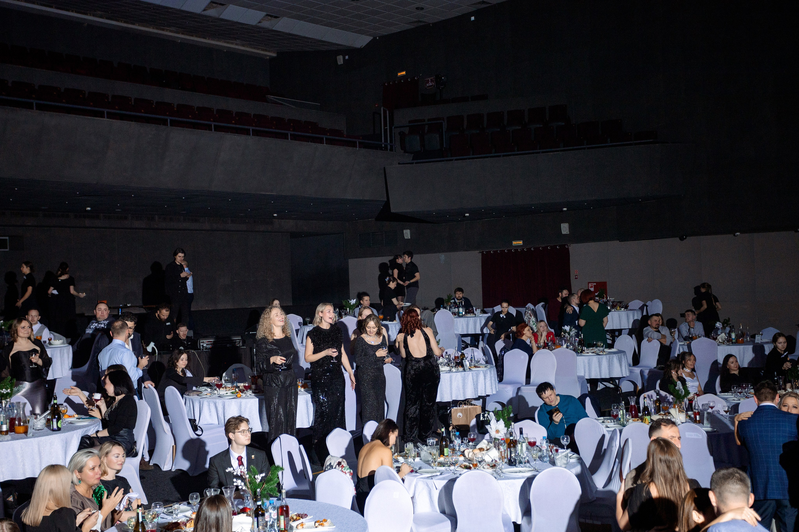 РЕПОРТАЖ: НОВЫЙ ГОД В ДК МЕТАЛЛУРГ. Профессиональный фотограф в Ижевске Леша Петров