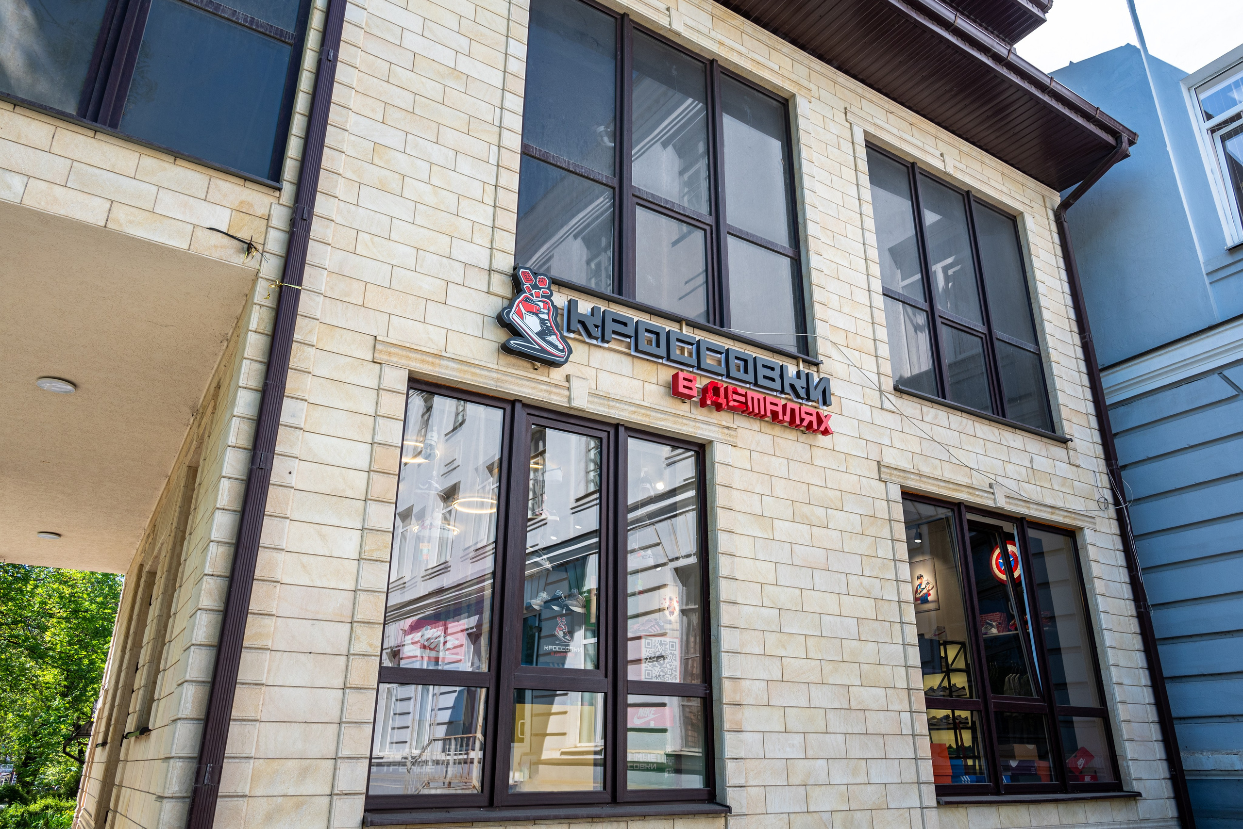 Интерьер. Магазин кроссовок. Предметный фотограф, фото для маркетплейсов Пятигорск, КМВ