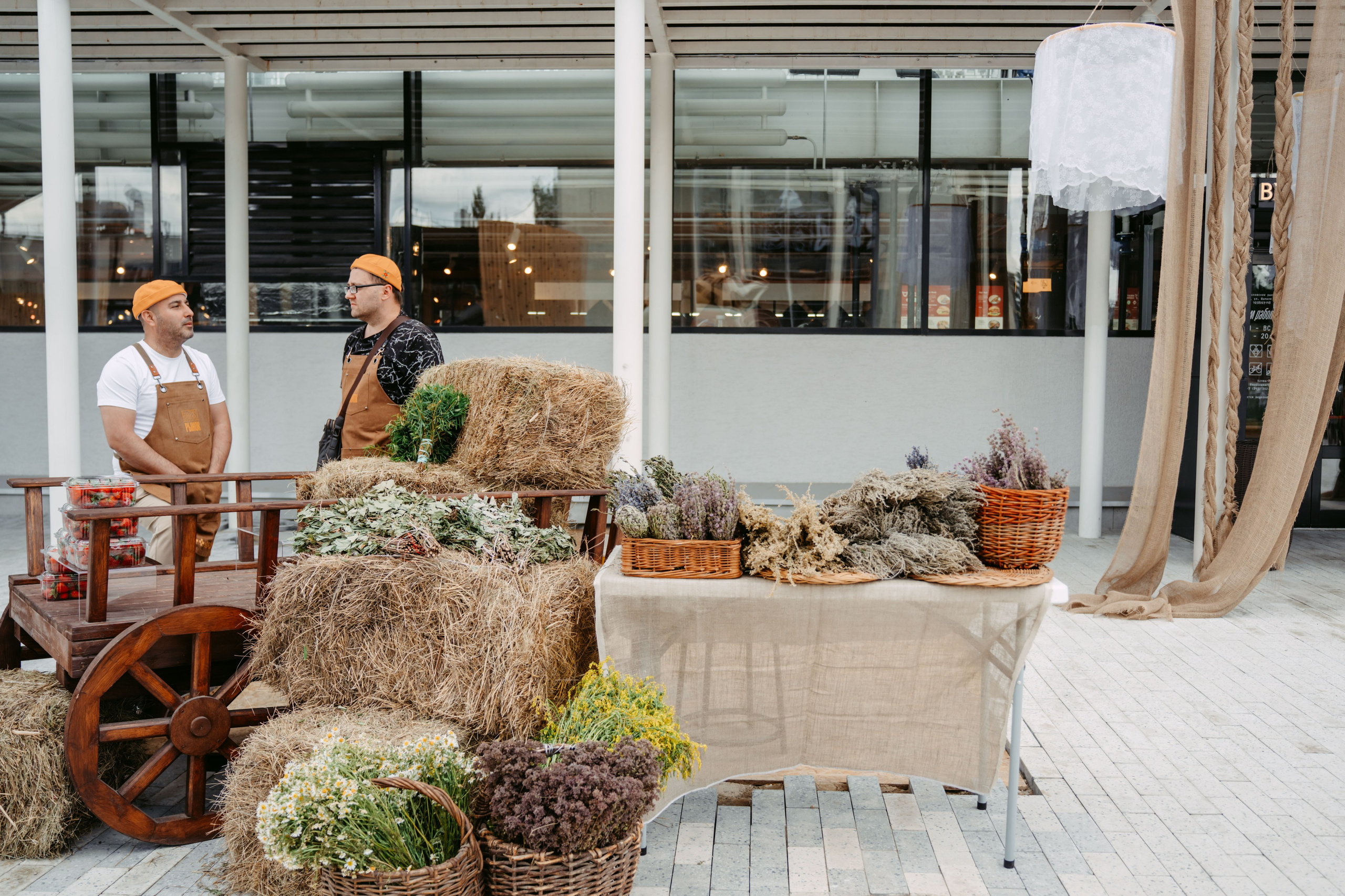 Московский рынок. Солнцестояние / 2025. Саша Копылов, фотограф в Казани