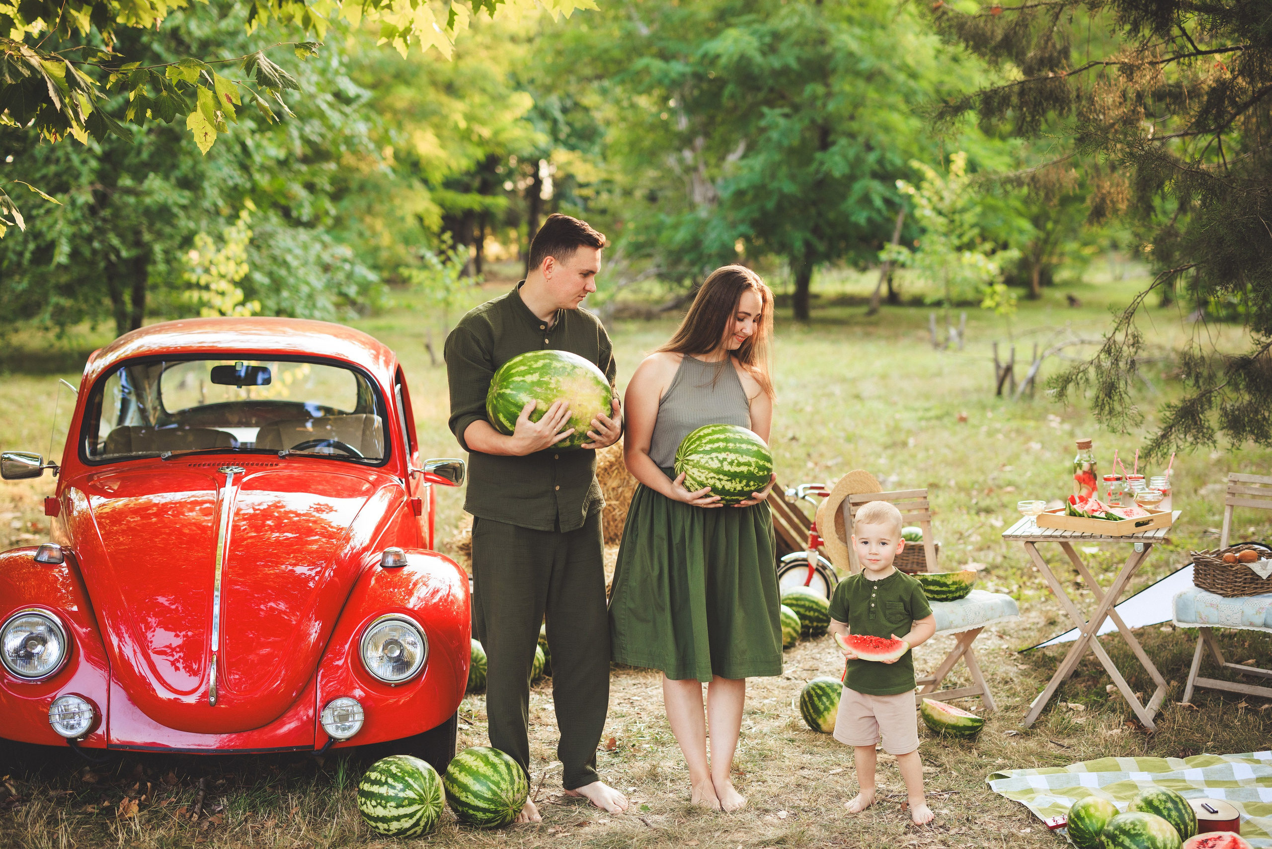 Летняя фотосессия с арбузами и ретро автомобилем. Семейный и детский фотограф в Краснодаре Анна Трашкова