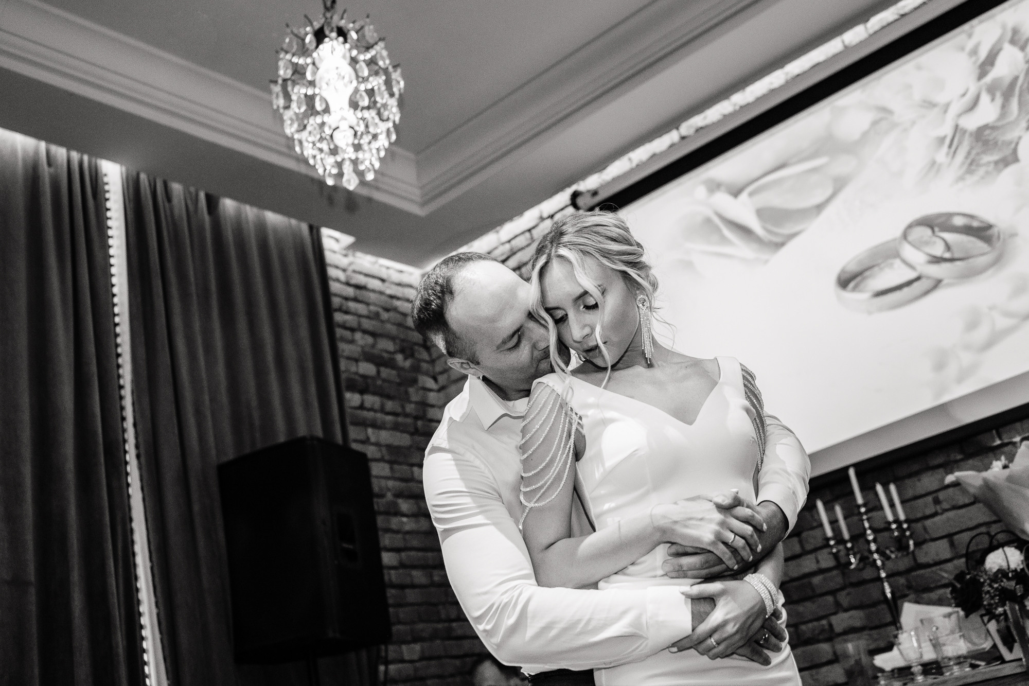 Свадебная фотосъёмка в Екатеринбурге 2025: цены, пакеты от 19 000₽