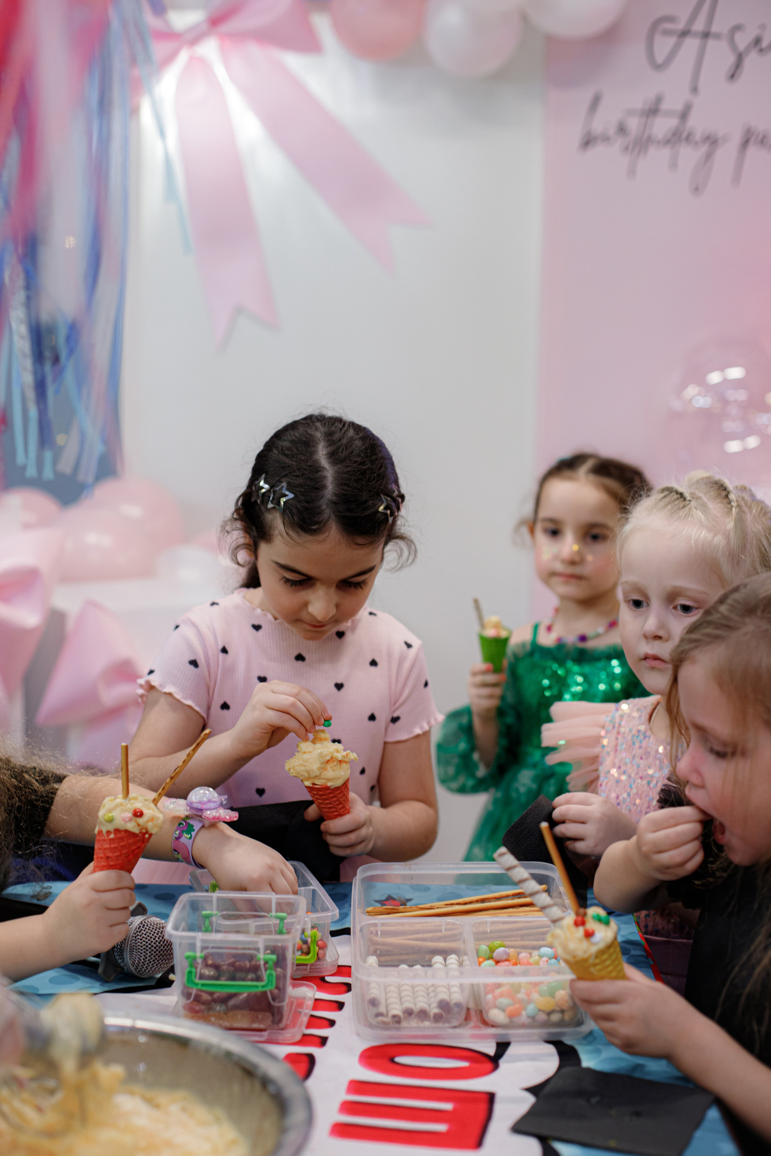 ASIA'S BIRTHDAY PARTY. Photokarish