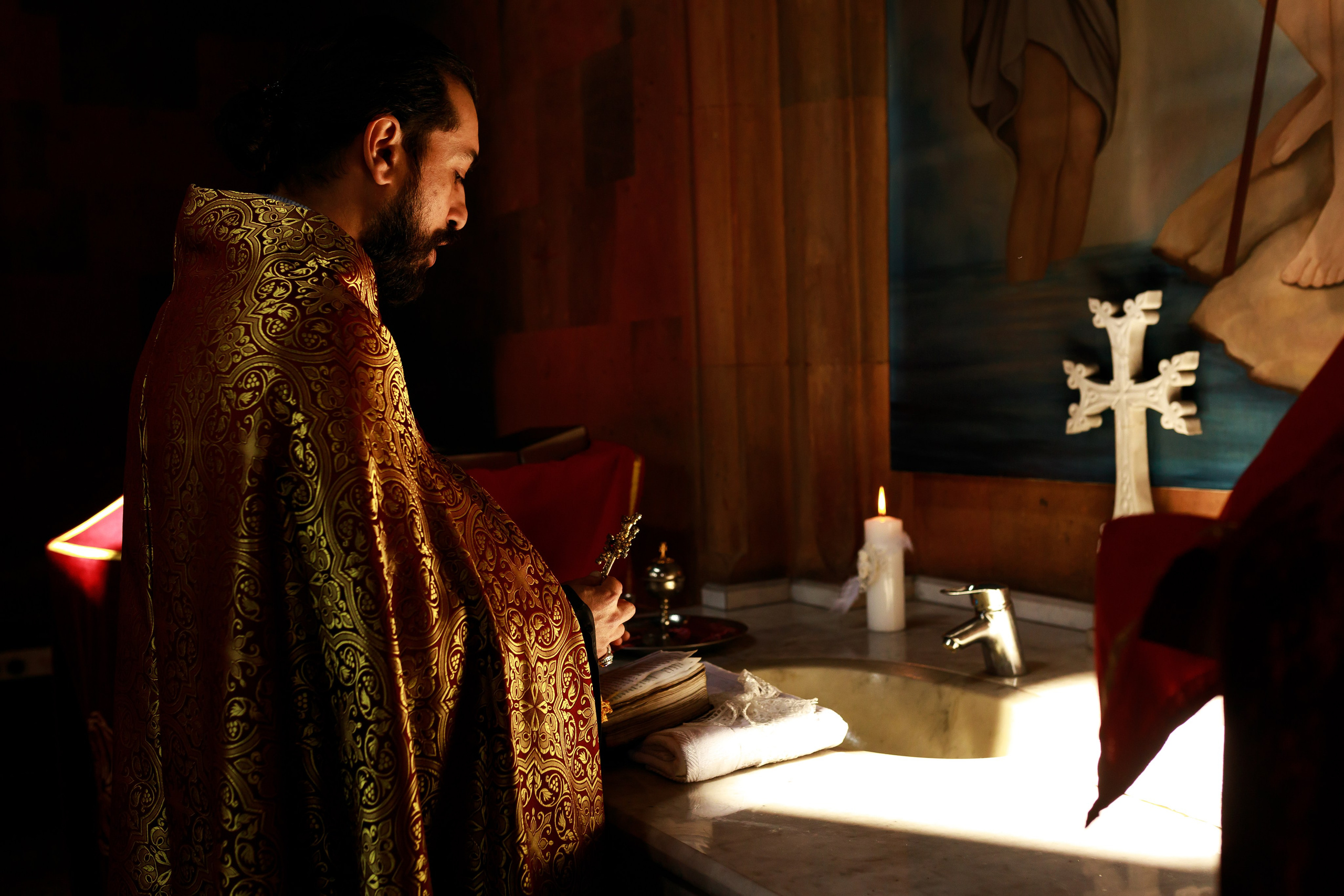 Таинство Крещения в Армянской церкви. Фотограф Тверь. Свадебные, семейные, индивидуальные фотосессии