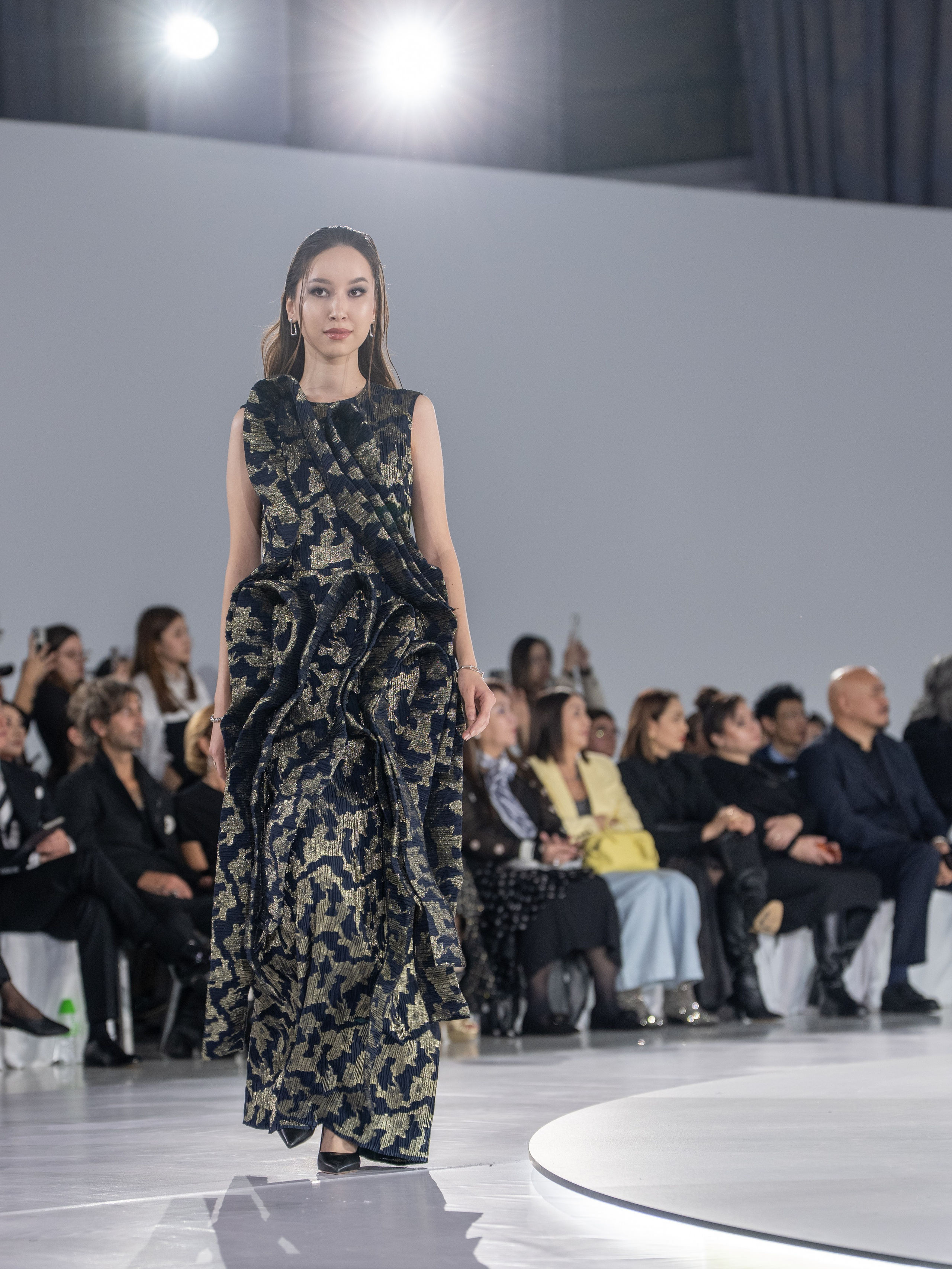 Дизайнер Arunaz. Сайт Алматинского НЮ АРТ, будуар и фэшн фотографа Дениса Карпенко