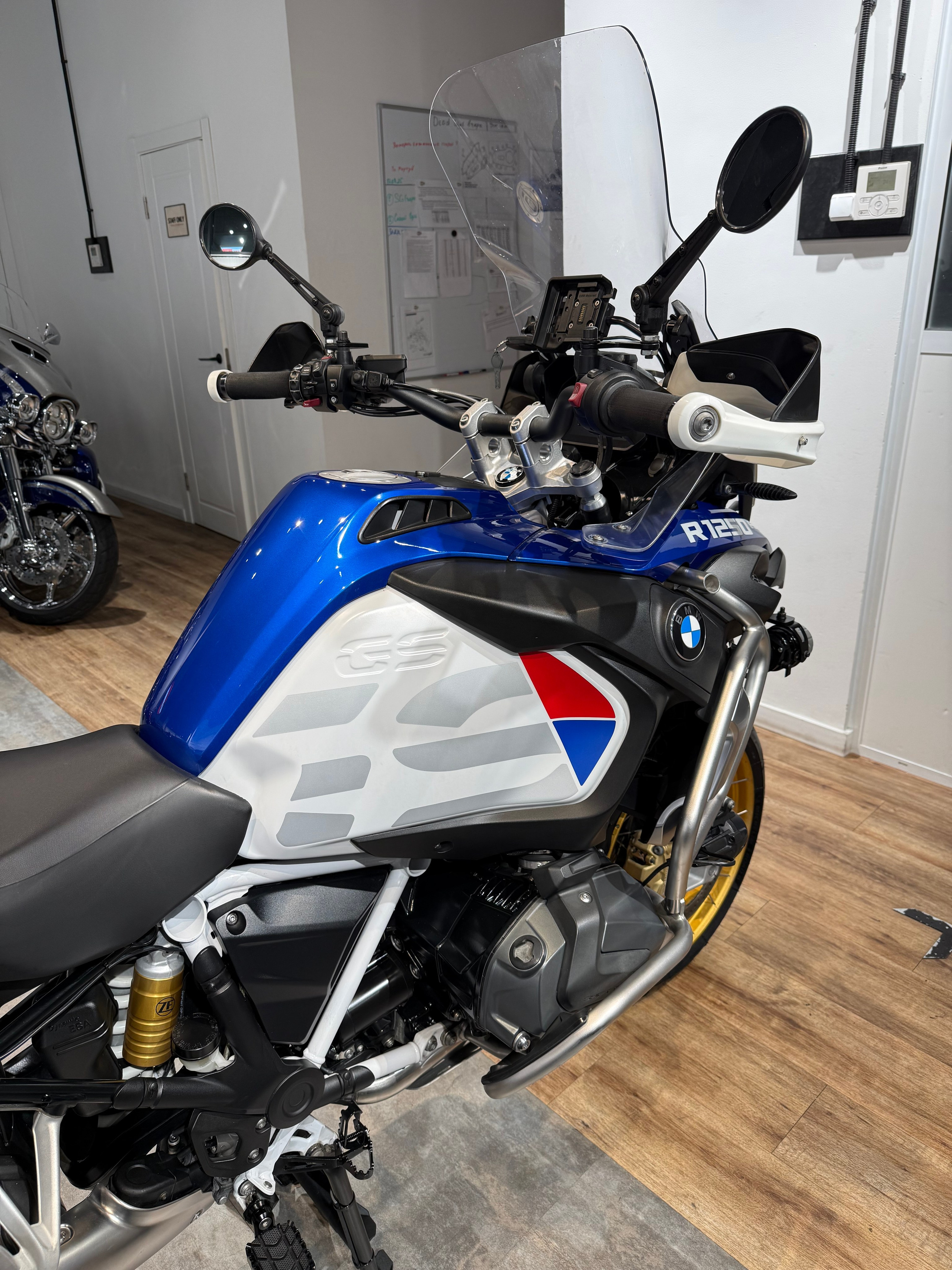 BMW R1250GS ADV Rallye HP. Hello Davidson, Москва. Только хорошие мотоциклы…