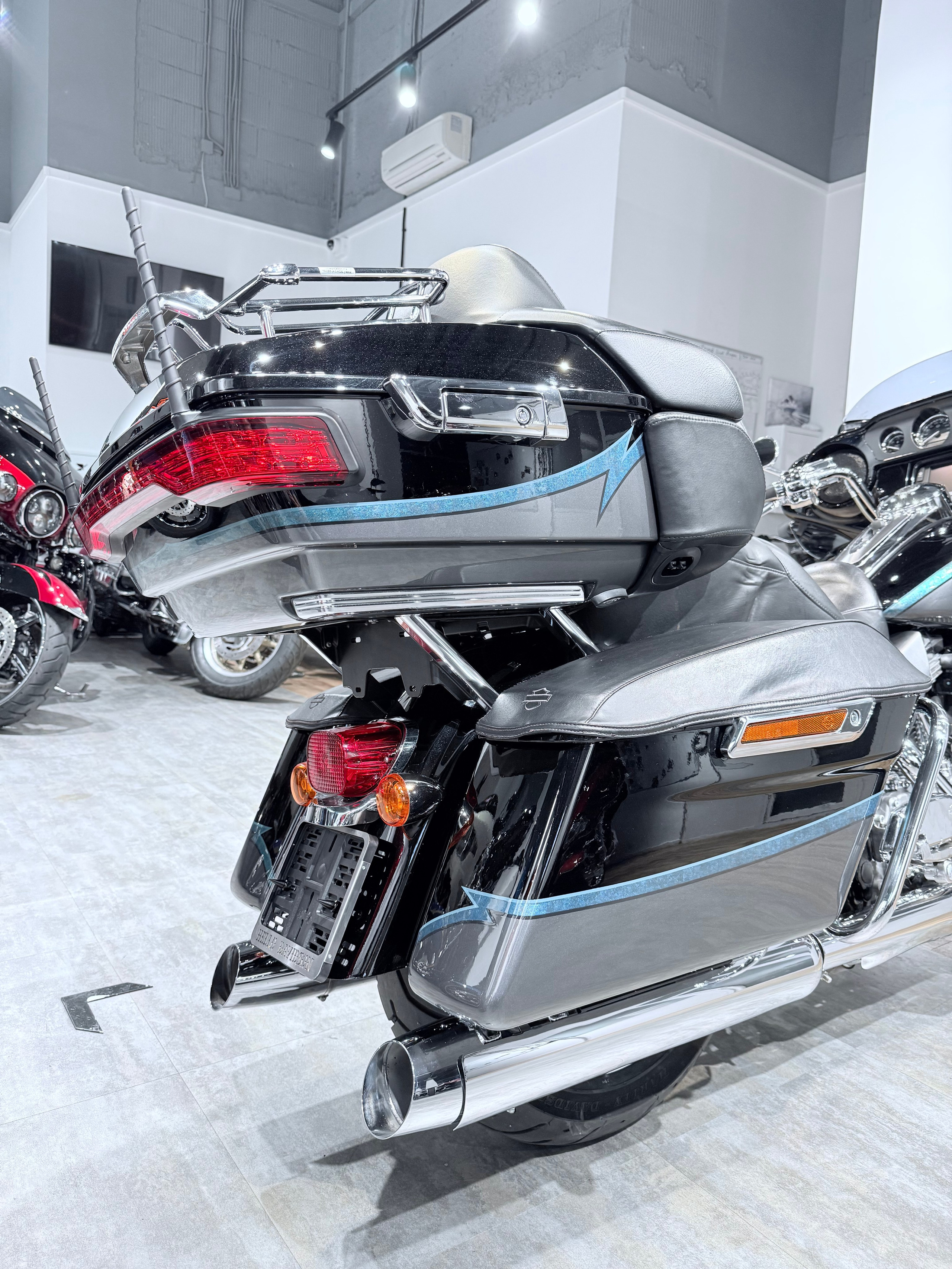 2015 CVO Limited (Carbon Charcoal). Hello Davidson, Москва. Только хорошие мотоциклы…