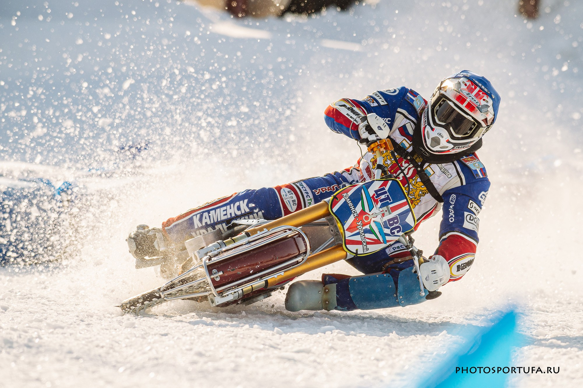Мотогонку на льду. Спортивный фотограф в Уфе Евгений Буров