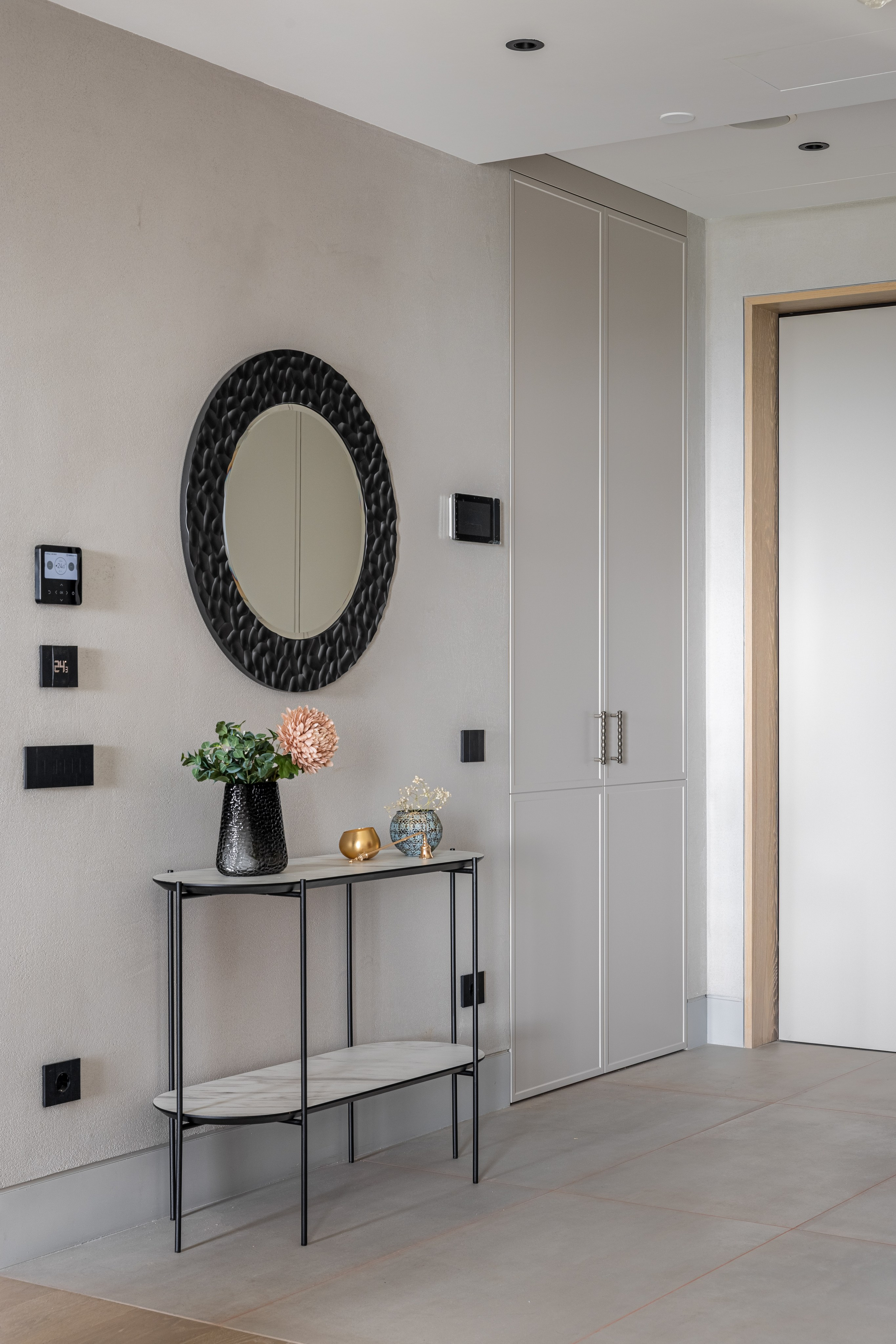 Лаконичный calm modern с арт-деталями в ЖК «Поклонная 9». Veselinskiy| Интерьерный фотограф | Москва