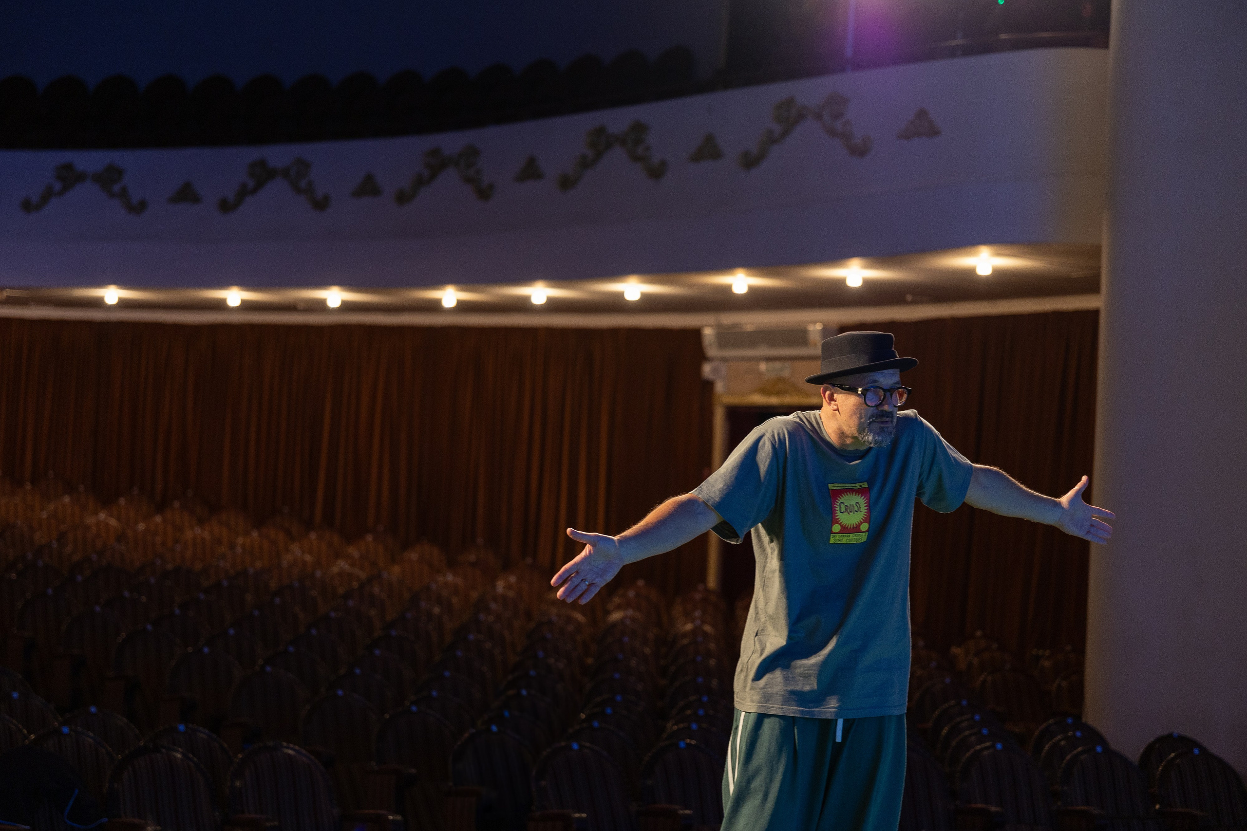 Спектакль Егора Дружинина «Всюду жизнь»