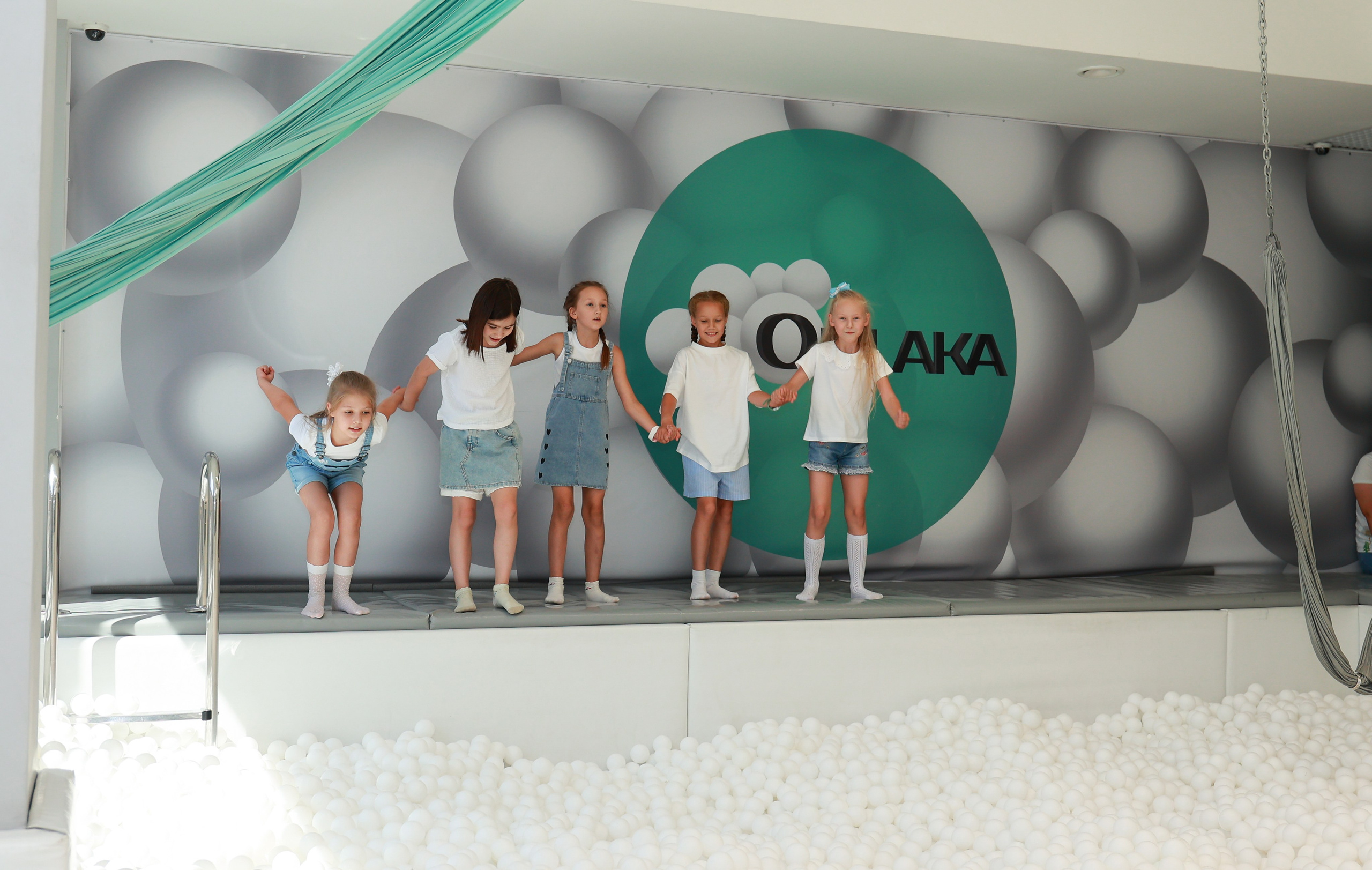 Сухой бассейн «Облака». Детский семейный фотограф Краснодар