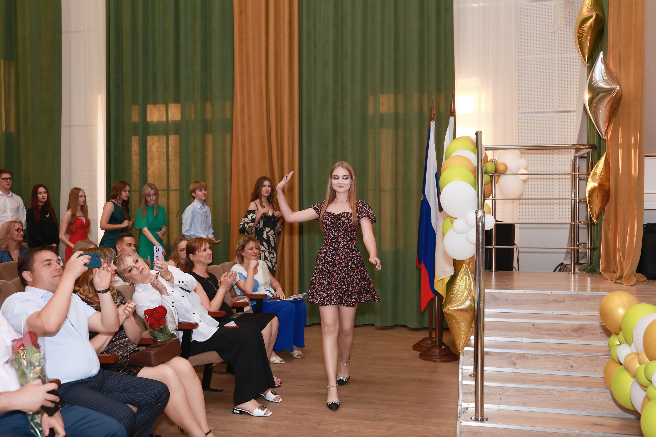 Вручение аттестатов Гимназия 87. Детский семейный фотограф Краснодар