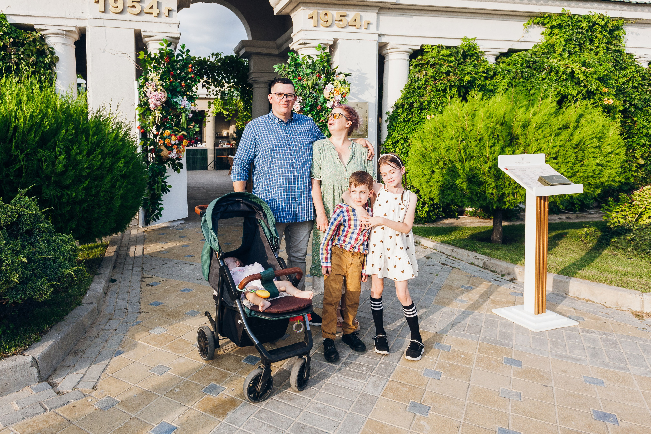 День рождение в уютном ресторане. Фотограф Денис Денисов