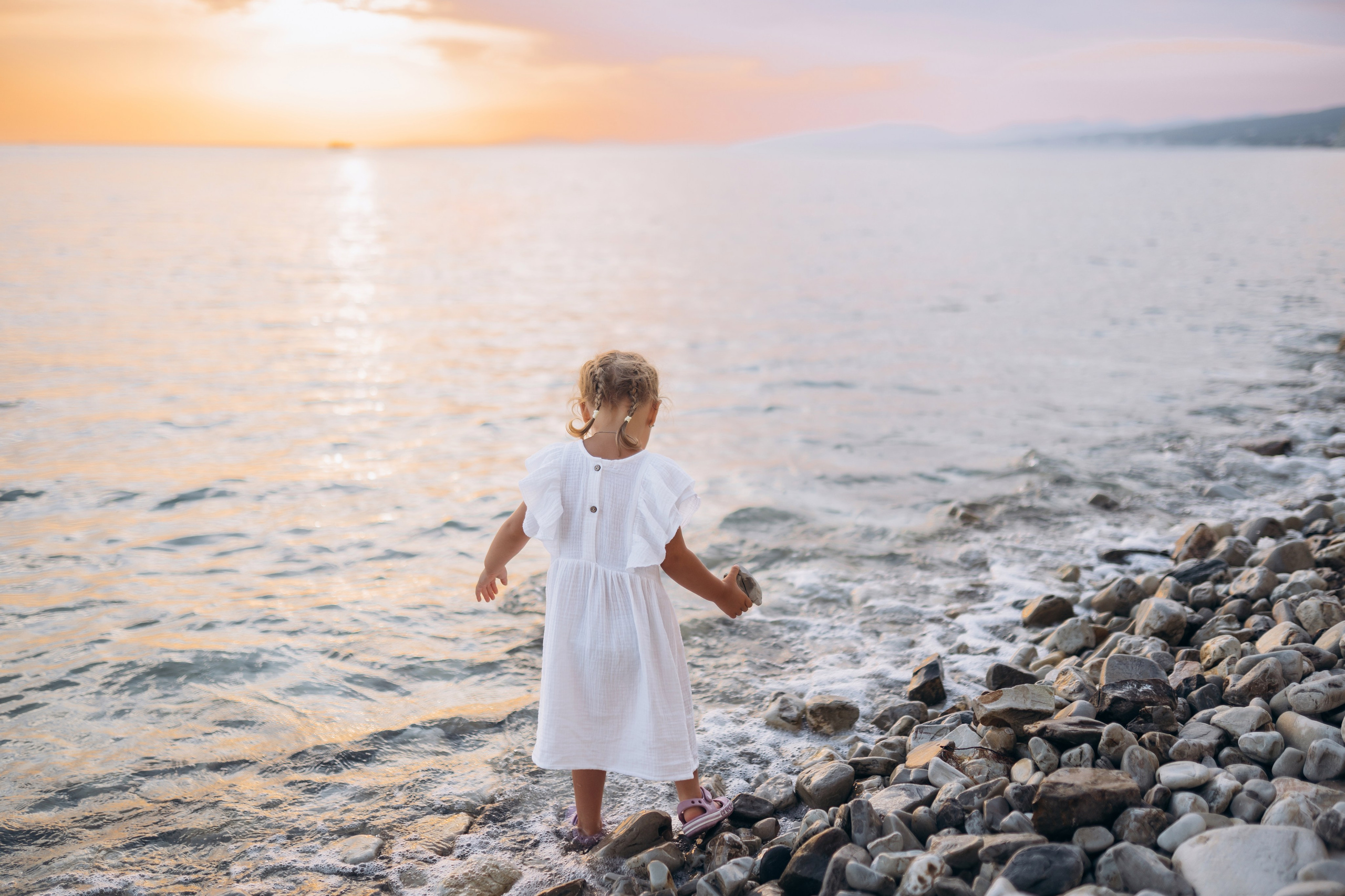 Фотограф Геленджика заснял момент, когда вся семья дружно ныряет в воды Голубой бездны