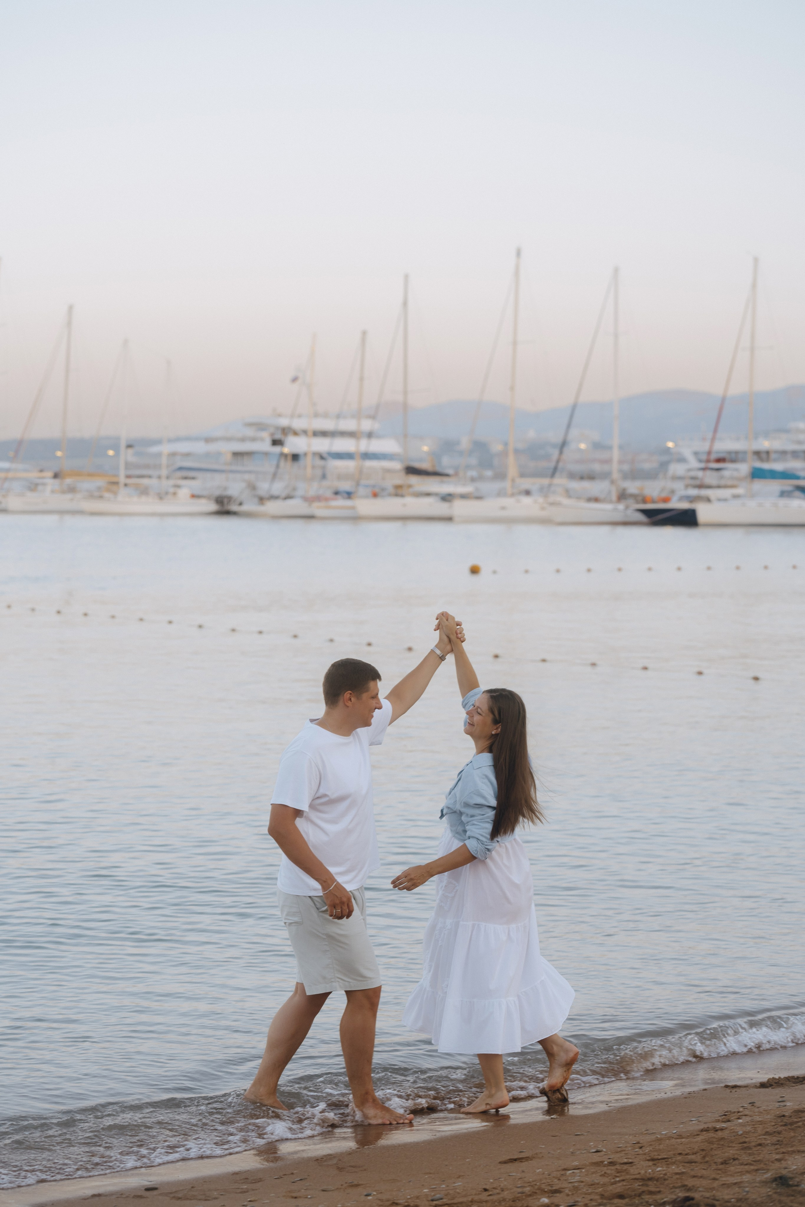 Кучугурская романтика: семейный завтрак с местными фруктами прямо на пляжном покрывале, фотограф Кучугуры
