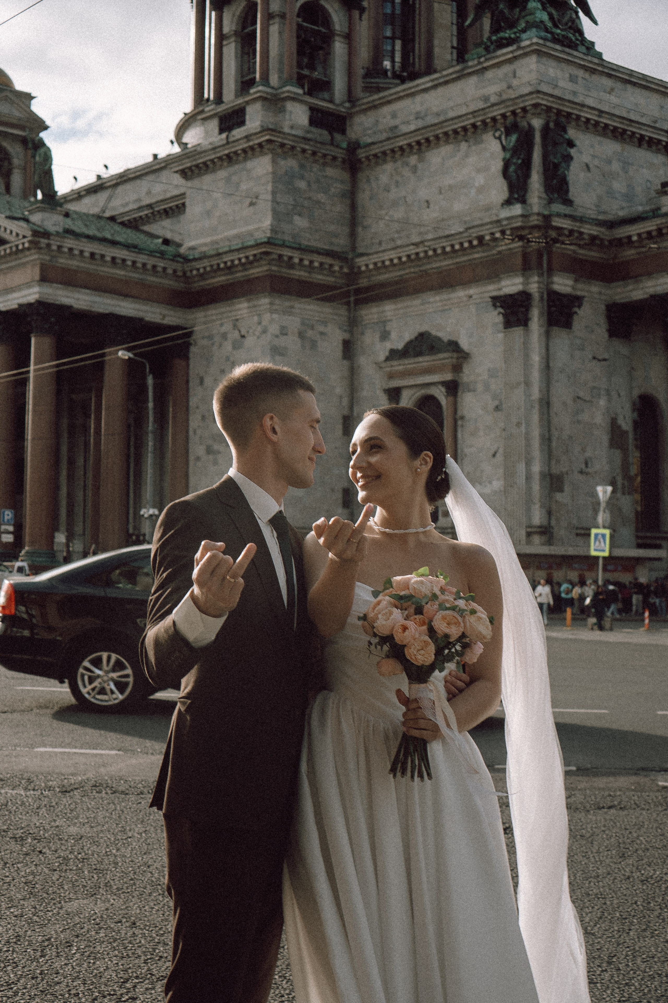 СВАДЕБНАЯ ПРОГУЛКА В САНТК-ПЕТЕРБУРГЕ (ИСАКИЕВСКИЙ СОБОР, ЗИМНЯЯ КАНАВКА, ЭРМИТАЖ И БОЛЬШАЯ МОРСКАЯ УЛИЦА). Профессиональный фотограф, Санкт-Петербург — Виктория Богомолова