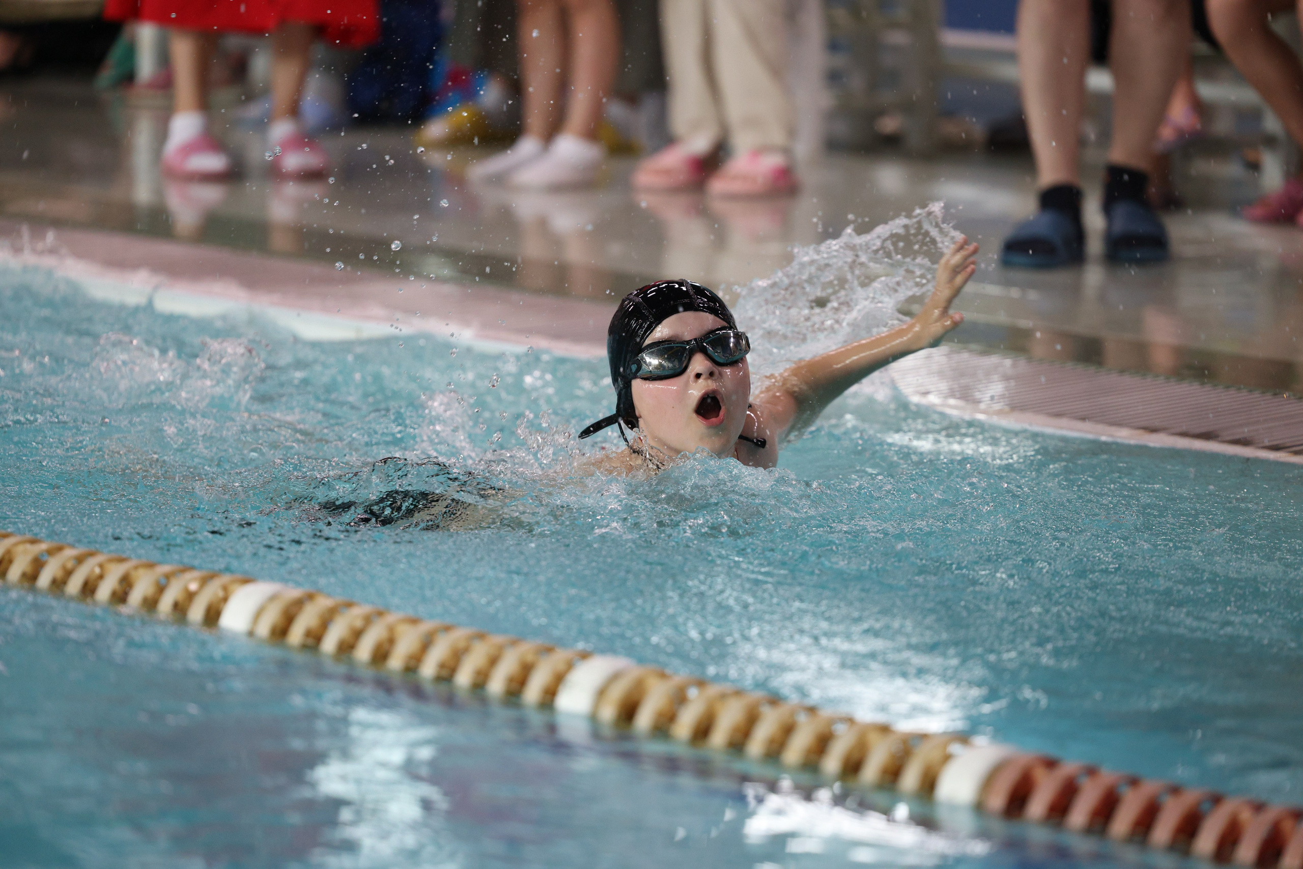 Веселый дельфин. Плавание. Дети 8-9 лет. Фотограф Александр Заломаев