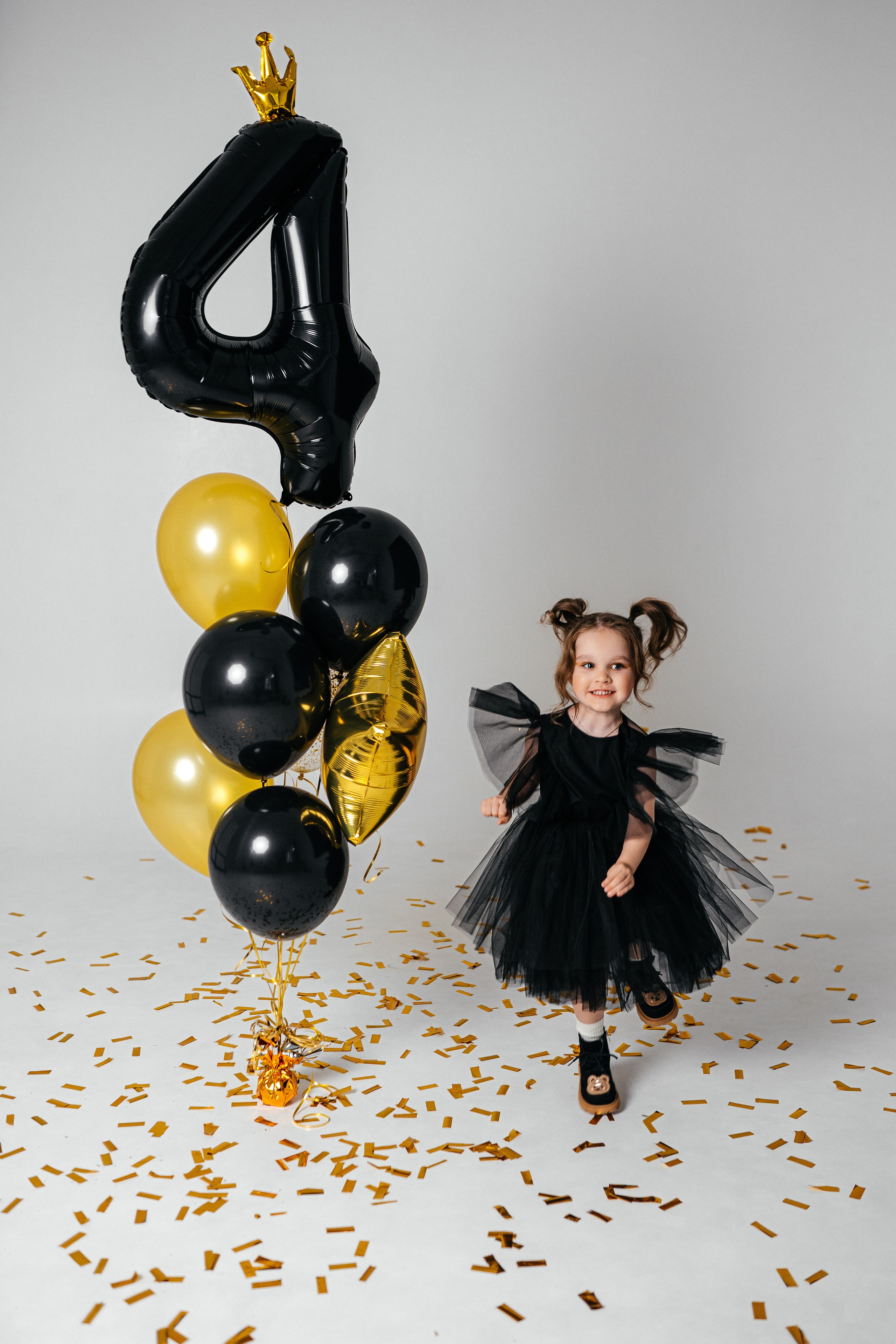 Фотосессия для девочки в платье. Фотограф Ким Наталья в Красноярске