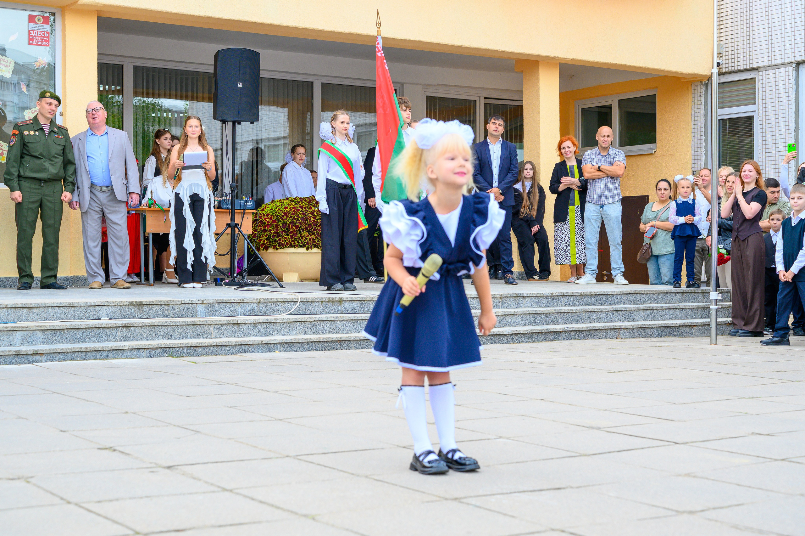 Вот звучит первый звонок, перед этим долгое приготовление к новому этапу в жизни, Яромир идет в школу. Фотоуслуги, услуги фотографа, фотографирование важных событий