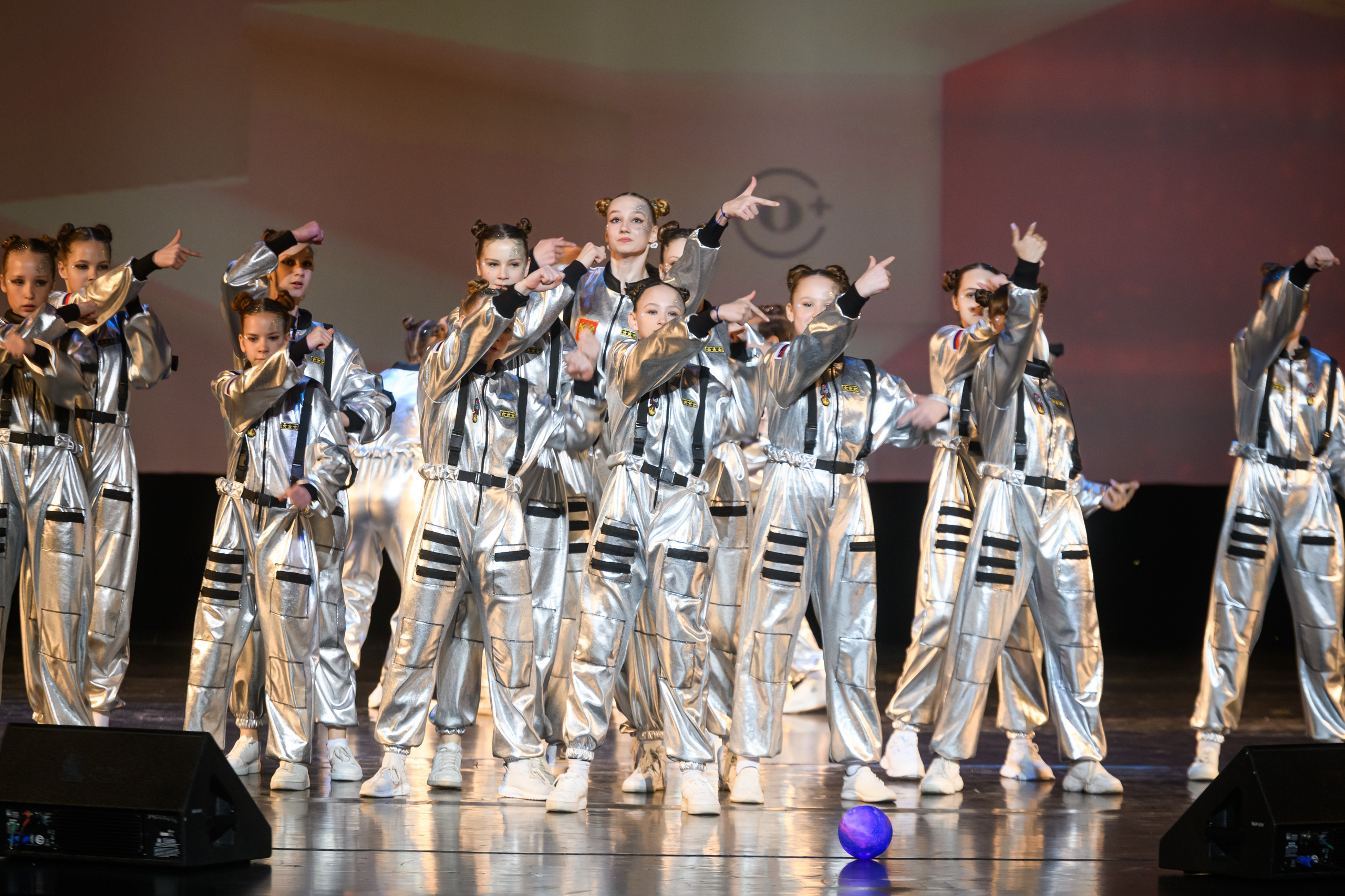 23 апреля, часть 1, БКЗ Октябрьский, г. Санкт-Петербург. Золотое яблочко