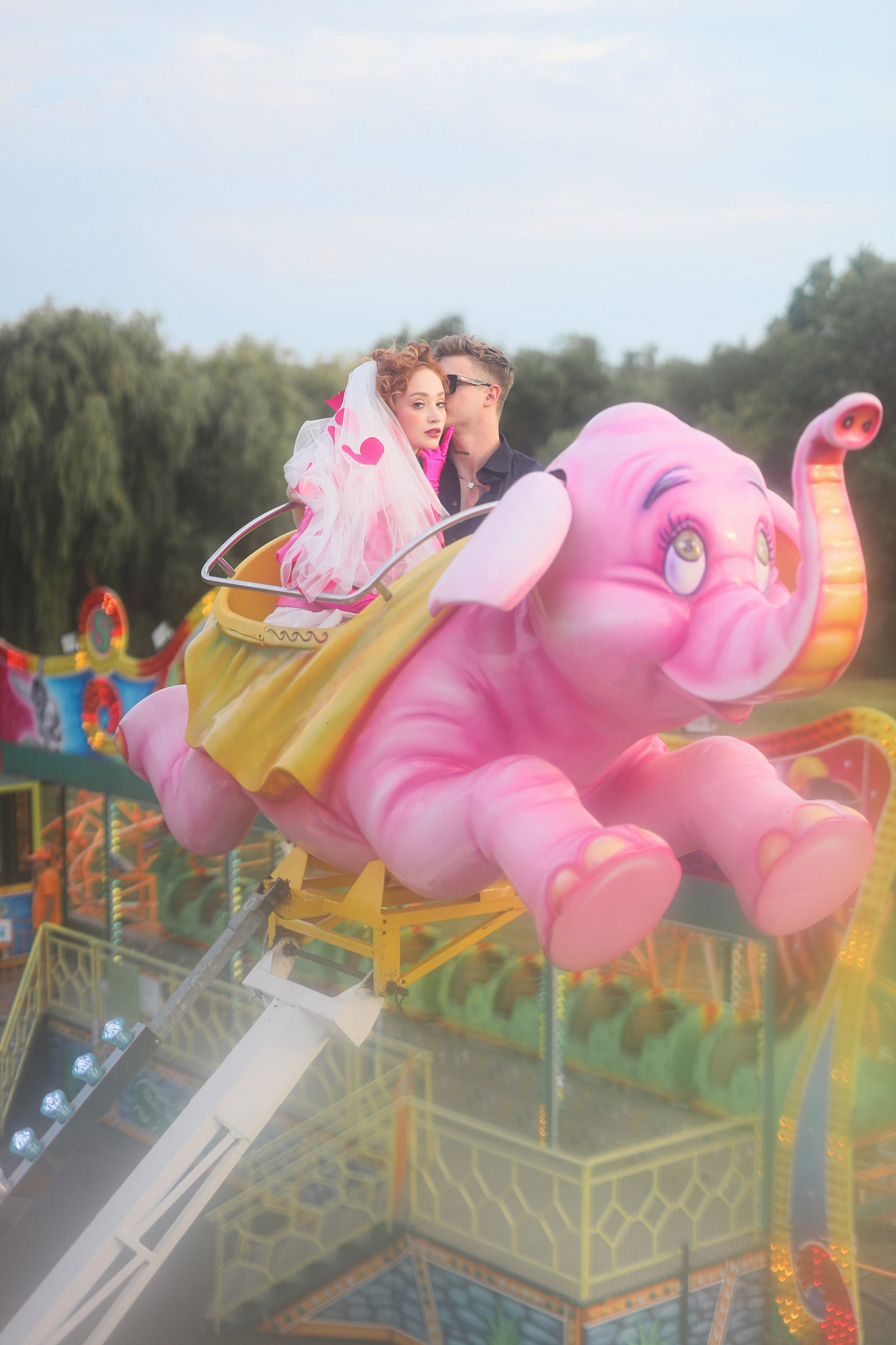 Свадебная фотосессия в парке аттракционов. Свадебный и семейный фотограф в Абхазии Жанна Соснина