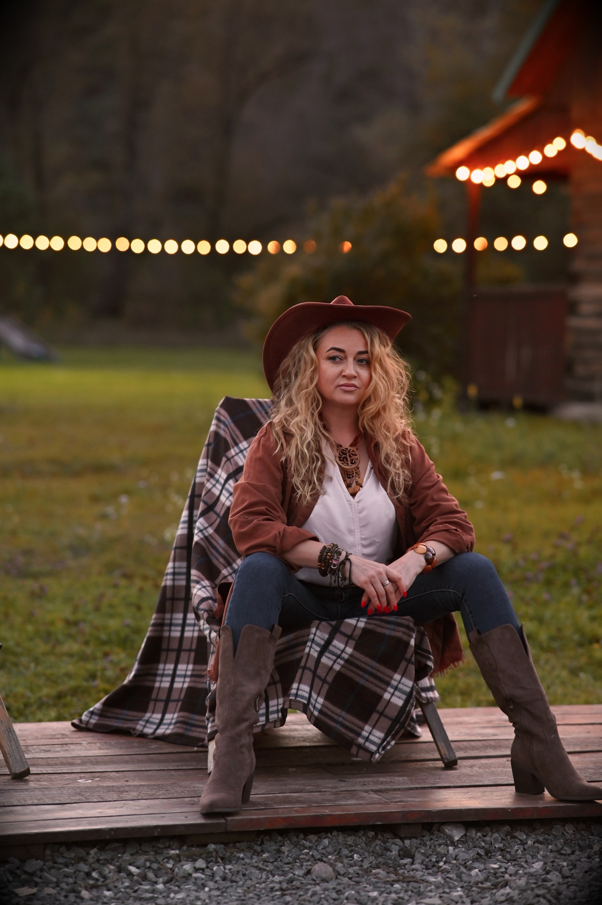 Юлия в осенней природе. Семейный и свадебный фотограф в Абакане Юлия Су