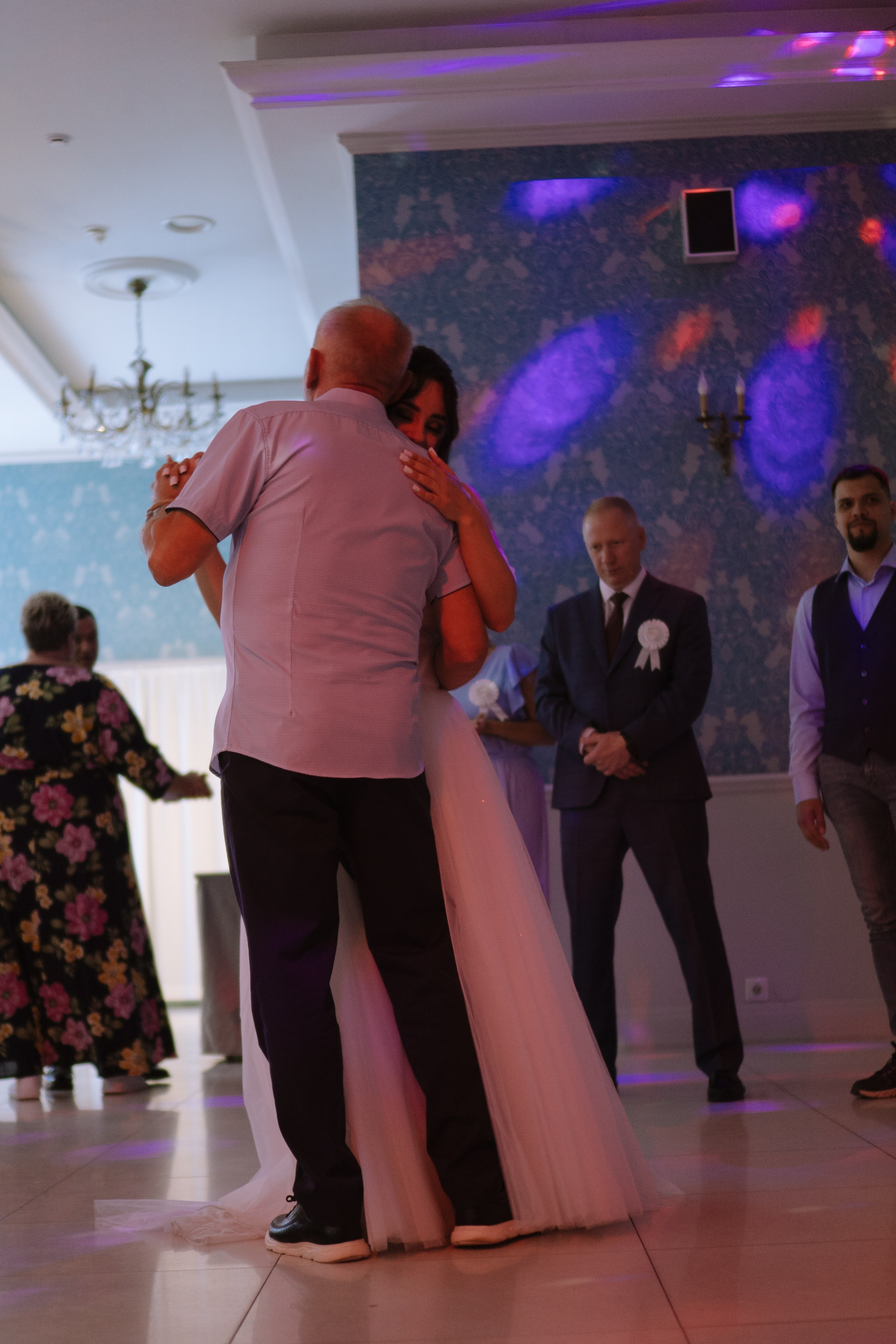 ТАНЕЦ ОТЦА И ДОЧЕРИ НА БАНКЕТЕ (СВАДЕБНАЯ ФОТОСЕСИИЯ БАНКЕТА). Профессиональный фотограф, Санкт-Петербург — Виктория Богомолова