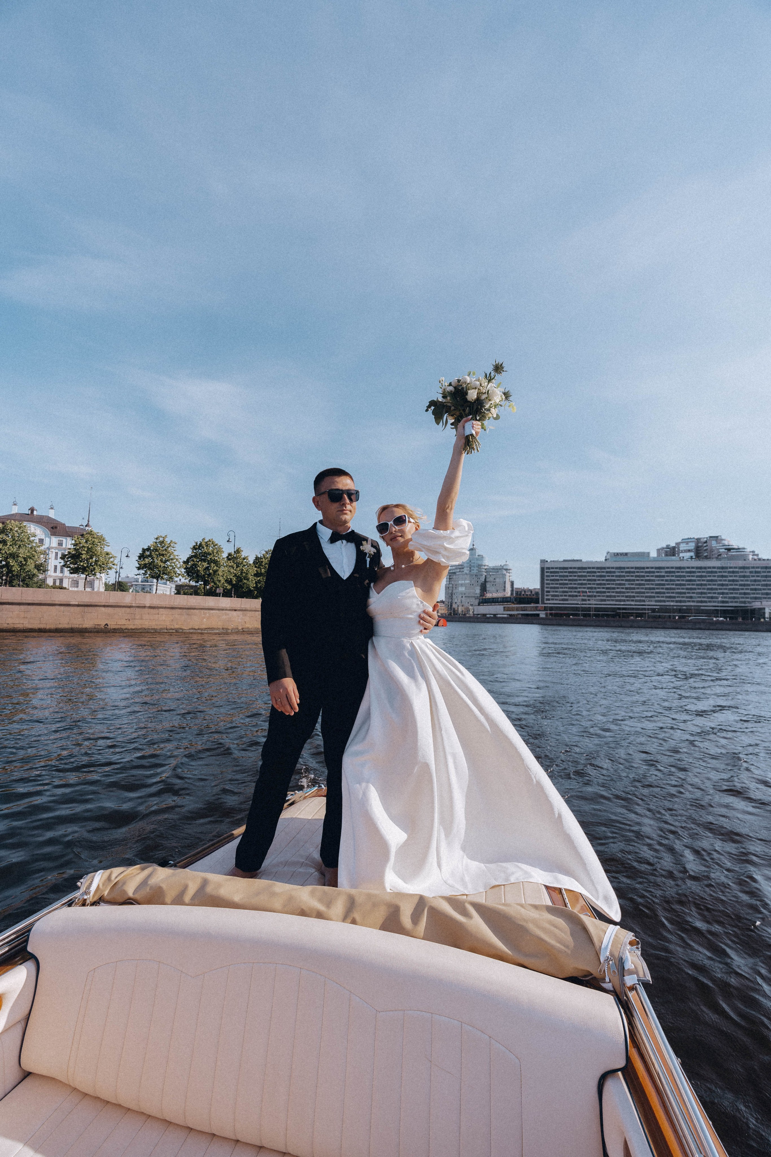 СВАДЕНБНАЯ СЬЕМКА НА КАТЕРЕ ПО КАНАЛАМ САНКТ-ПЕТЕРБУРГА И В АКВАТОРИИ НЕВЫ. Профессиональный фотограф, Санкт-Петербург — Виктория Богомолова