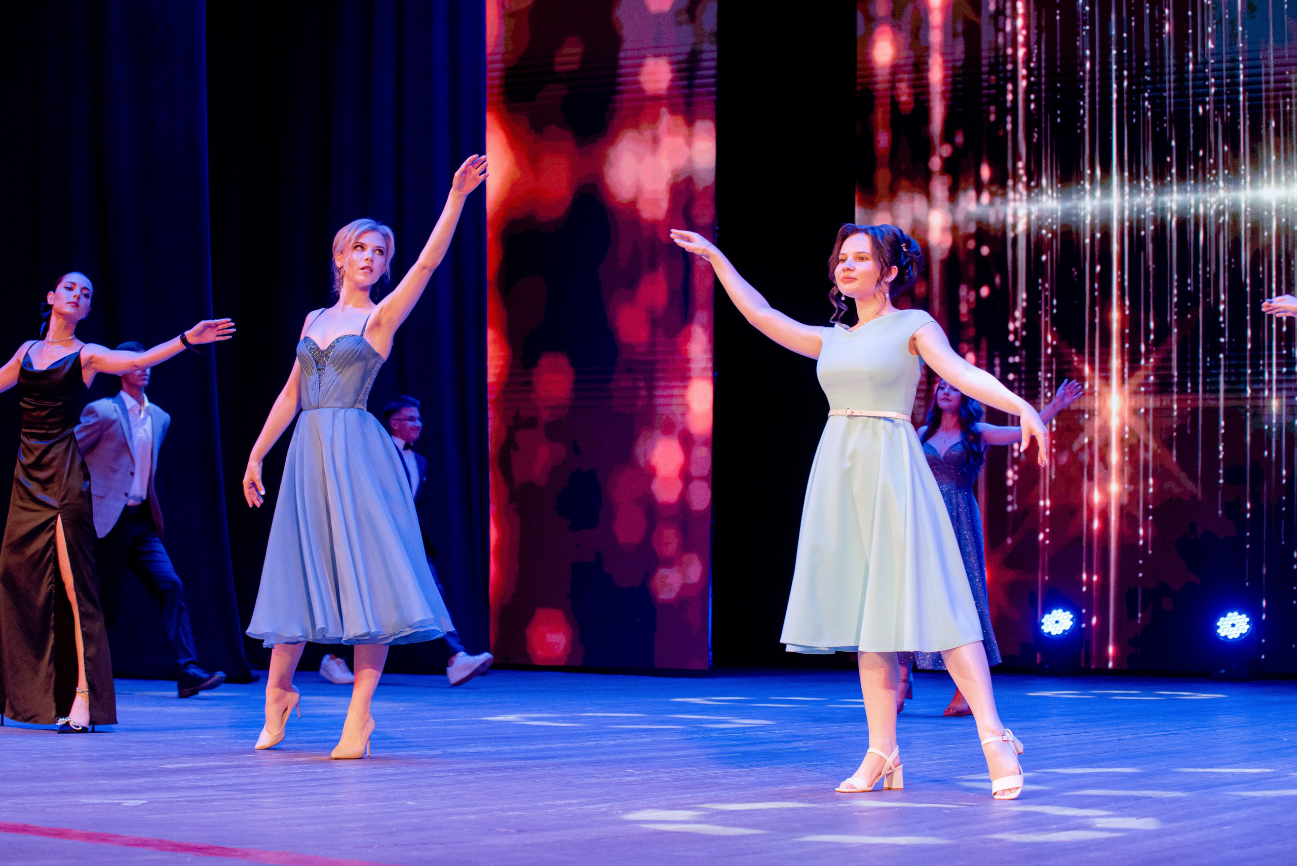 30 Школа. Вручение и Банкет. ДК Юбилейный и Банхоф. Фотограф в Волгограде и Волжском Александр Горбань