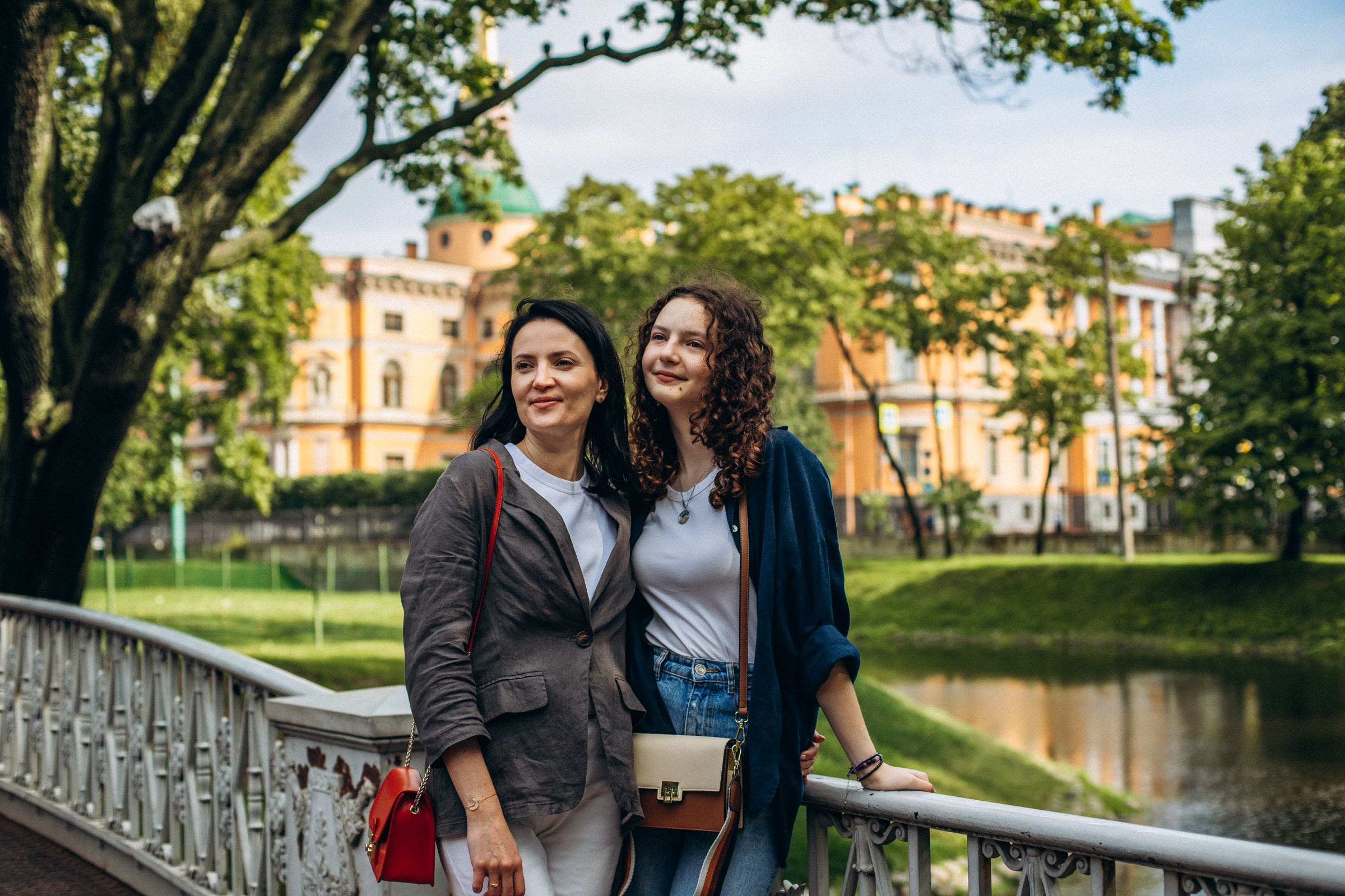 Марина и Арина в августе. Фотопрогулка в Петербурге. Индивидуальный и семейный фотограф в Санкт-Петербурге