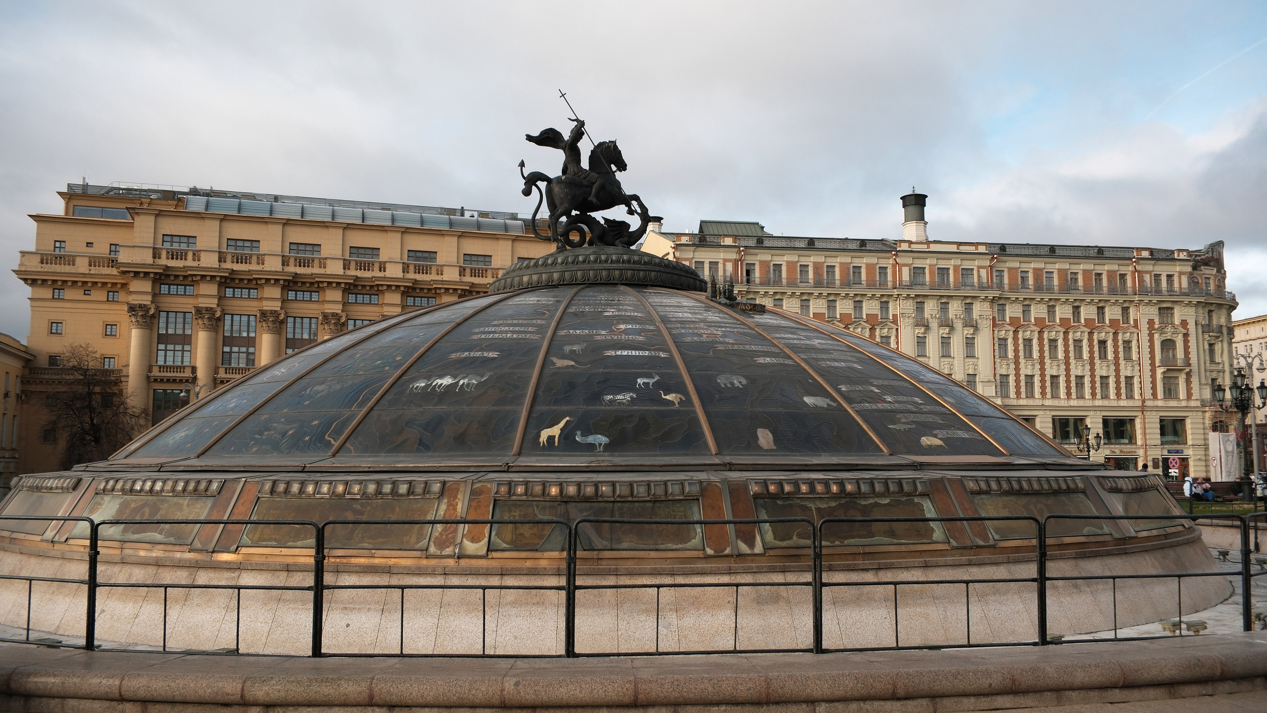 Улица, люди, жизнь…