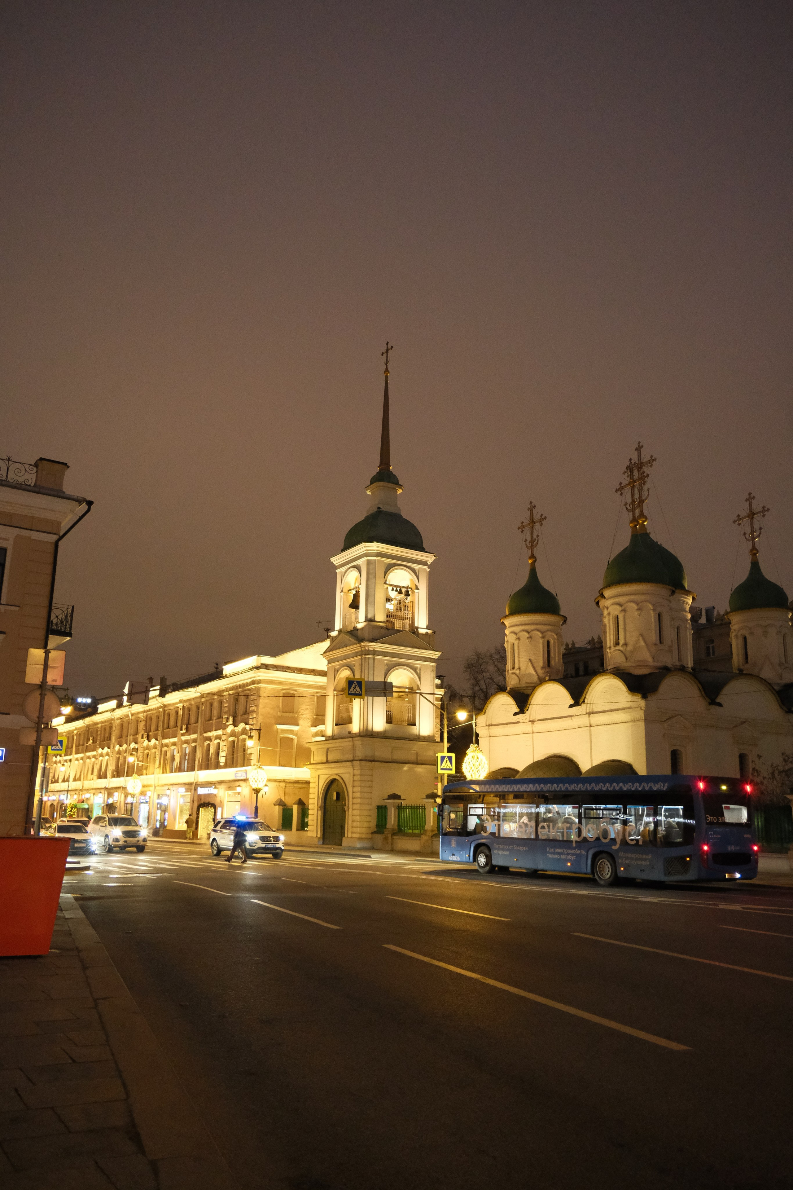 Вечерний город. Улица, люди, жизнь…
