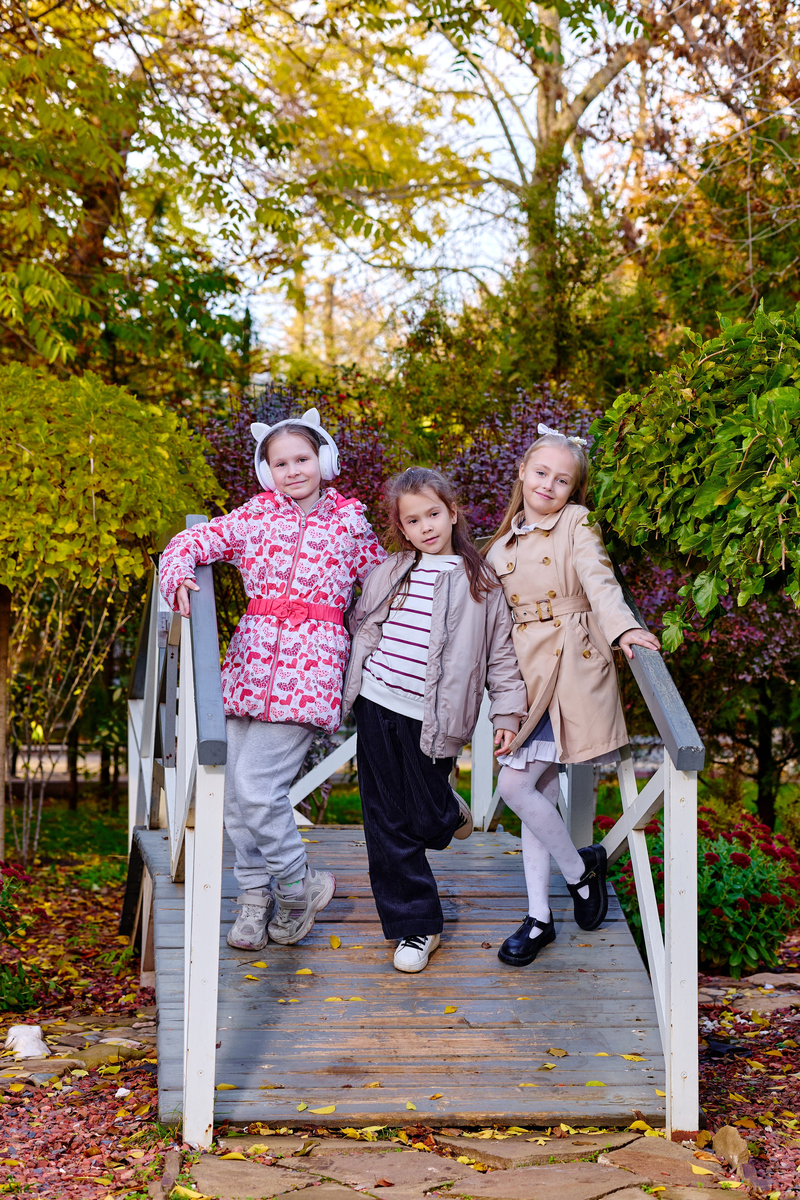 Прогулка в парке классом. Фотограф Выпускные альбомы Таганрог Сергей Коробченко