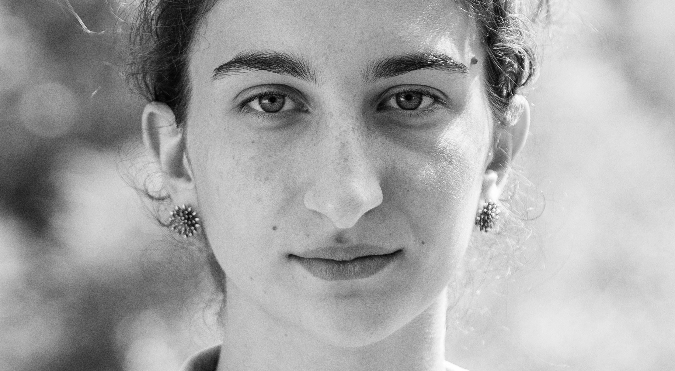 Портрет. крупный план. Кавказская девушка. Южная принцесса. Абхазка. Абхазия, Озеро Рица.