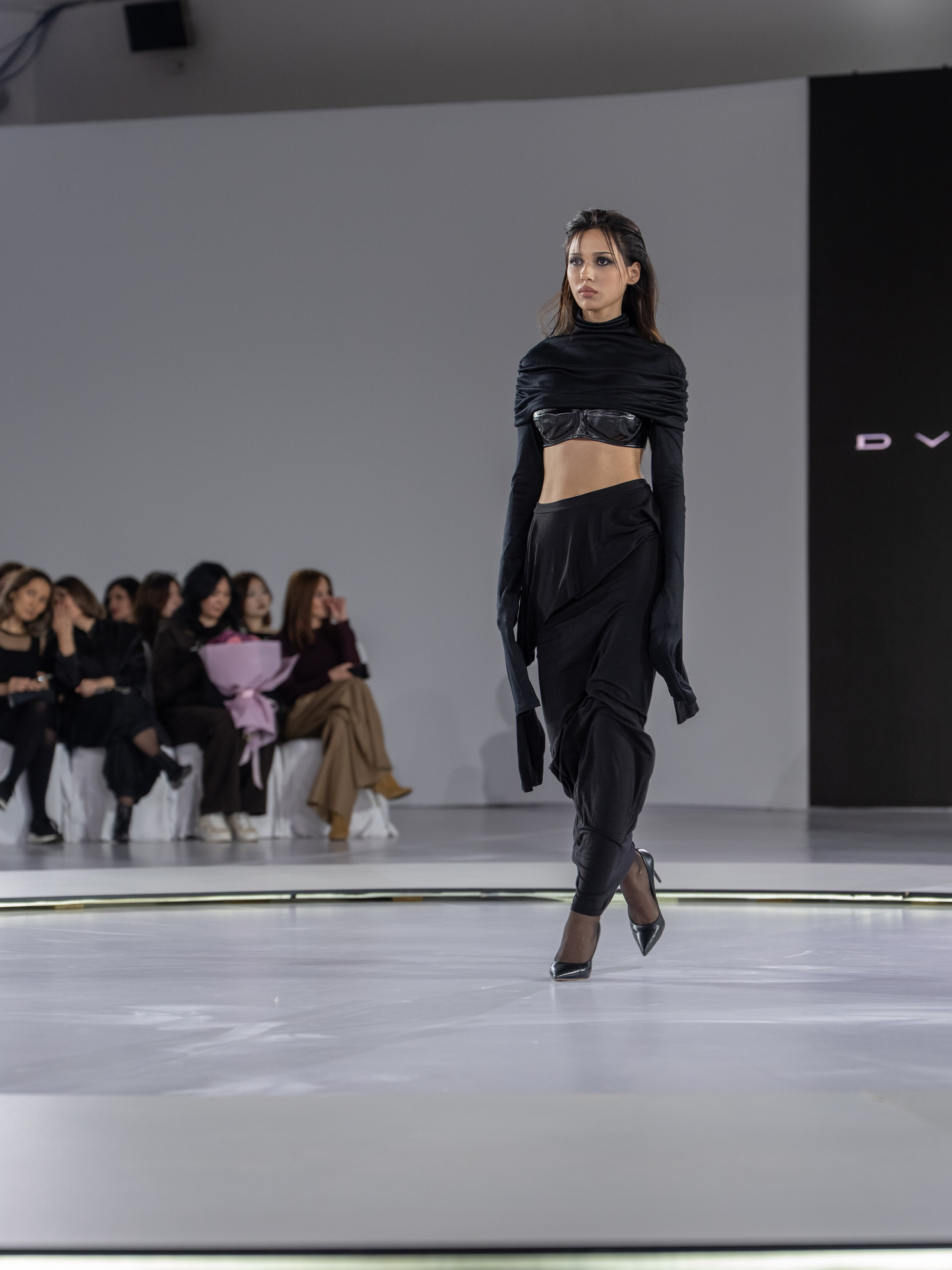 Дизайн DVALI. Сайт Алматинского НЮ АРТ, будуар и фэшн фотографа Дениса Карпенко