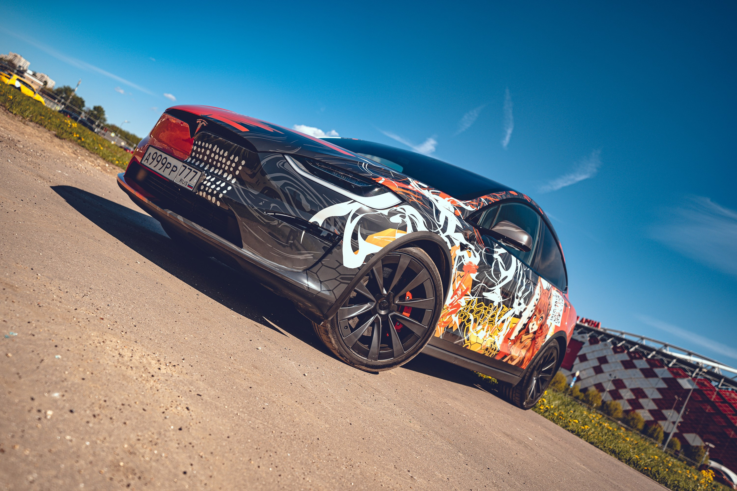 Винилография на Tesla Model X Plaid. Студия дизайна и оклейки авто Barmaley Design