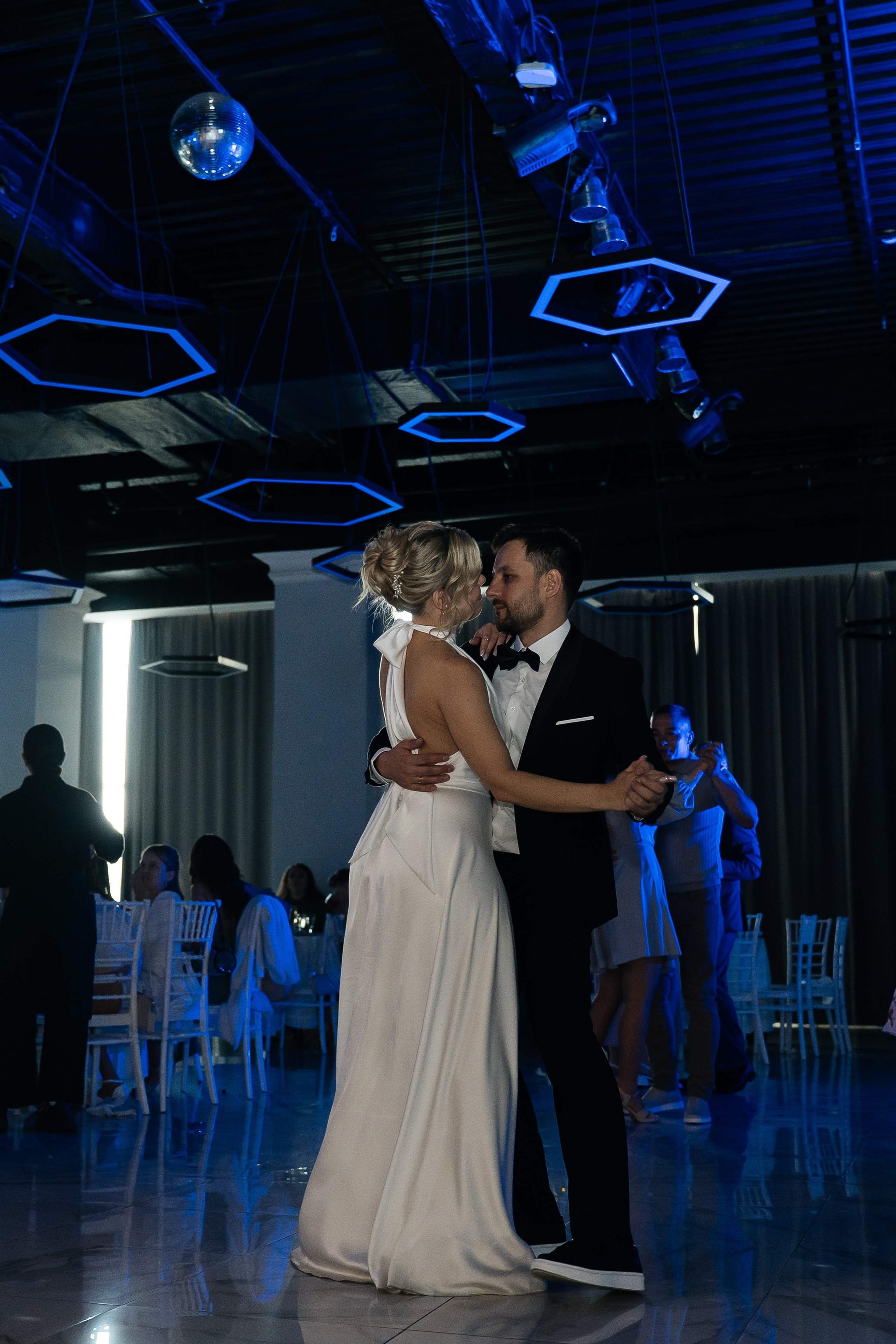 В отели. Для тех, кто не ждёт удачи, а создаёт её. Каждая фотосессия — это твой момент, твой стиль, твой успех. 📸