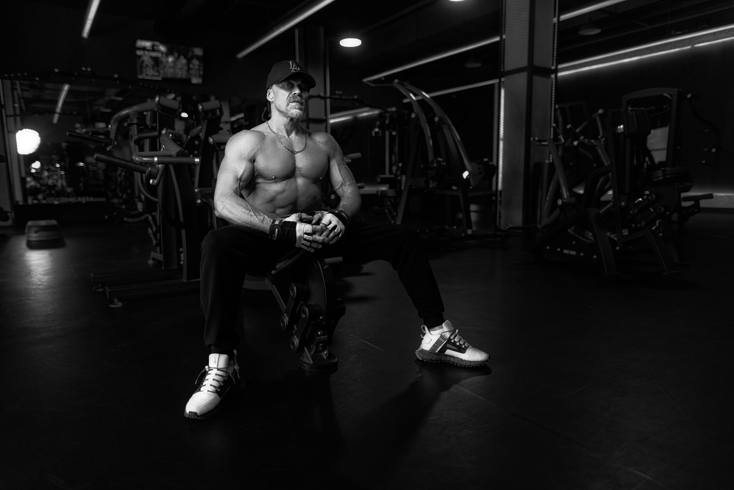 Съемка с Александром в тренажерном зале для контента. Дмитрий Шульгин, портретный фотограф в Воронеже