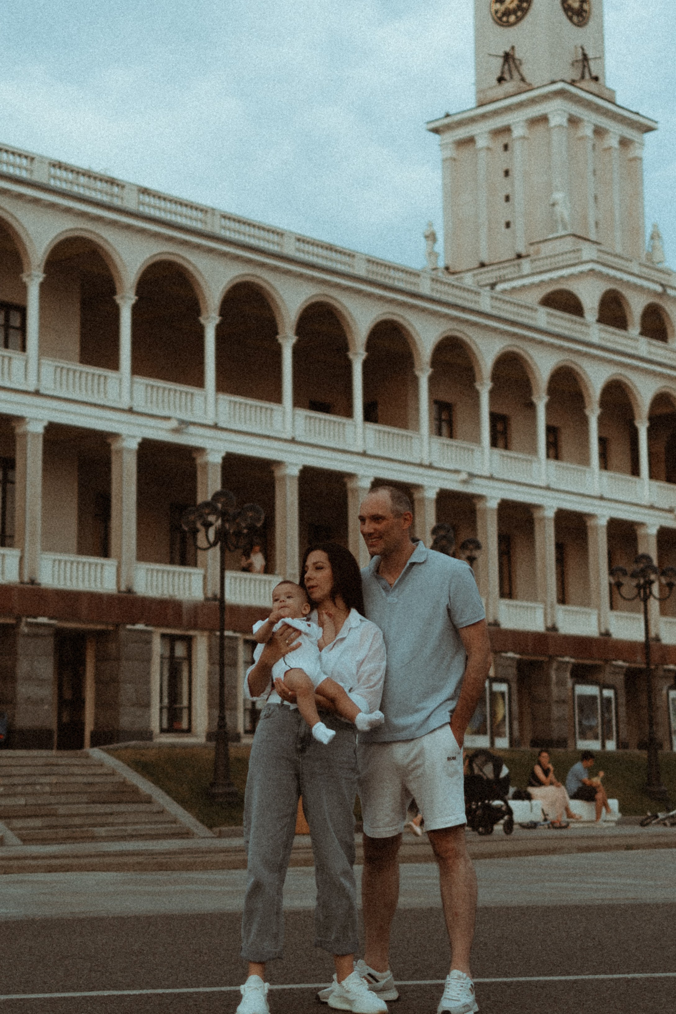 Прогулочная семейная фотосессия на Речном вокзале. Семейный фотограф в Москве и Люберцах Юлия Гуськова