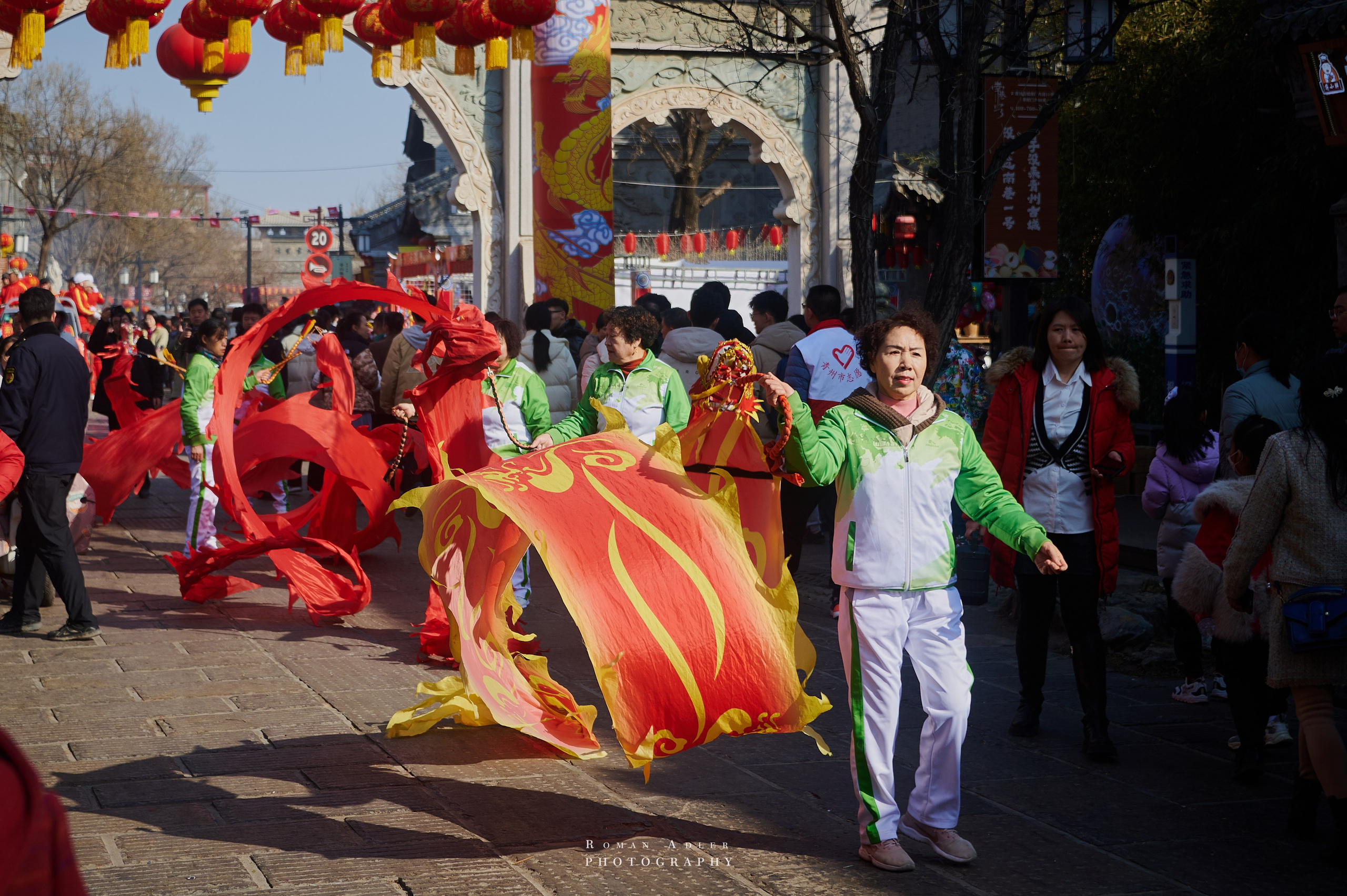 Новогодний парад в Цинчжоу. Китай. Фотограф Роман Адлер
