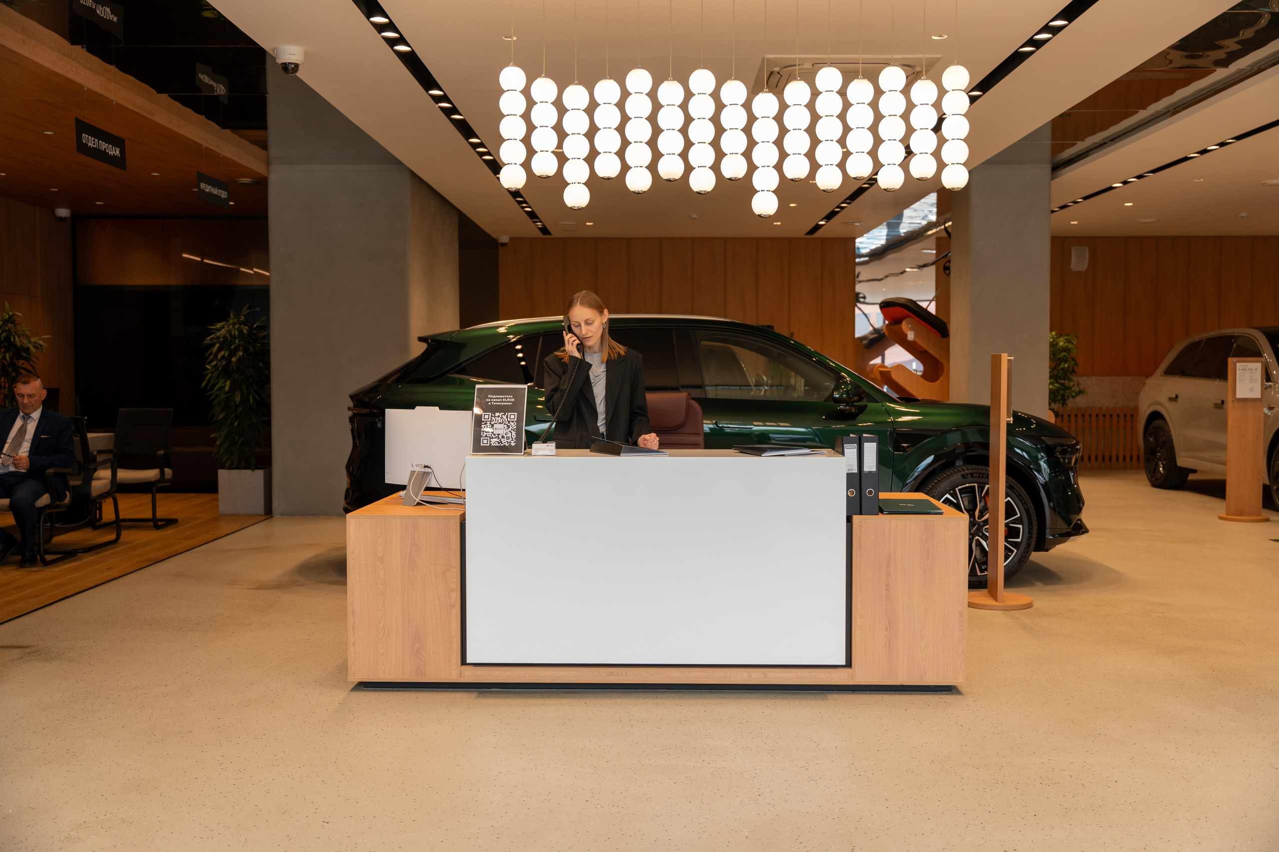 Интерьерная фотосъемка автосалона Elrus в Краснодаре. Zeekr, LiXiang Профессиональная фотосъемка интерьера премиум-автосалона в Краснодаре. Шедевры для Вас! Фотограф и Видеограф в Краснодаре Пахиев Руслан