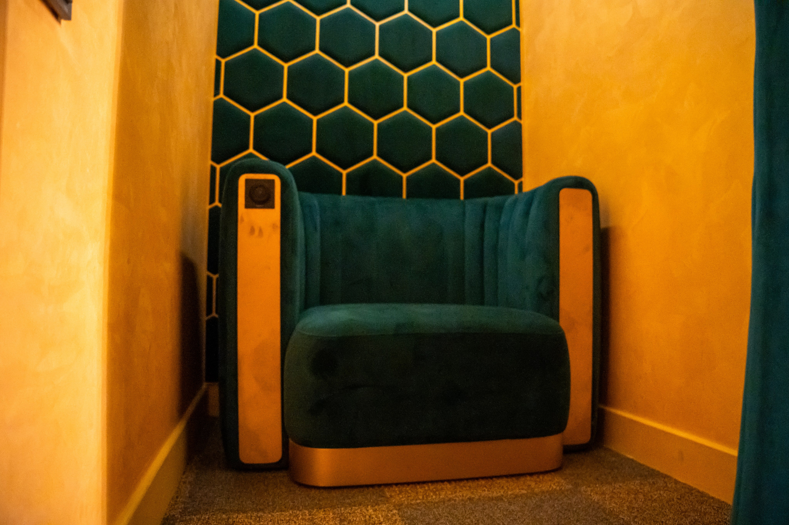 Фотосъемка интерьера стриптиз-клуба Hefner — элитный клуб Краснодара. Интерьерная фотосъемка клуба Hefner в Краснодаре — профессионально. Шедевры для Вас! Фотограф и Видеограф в Краснодаре Пахиев Руслан