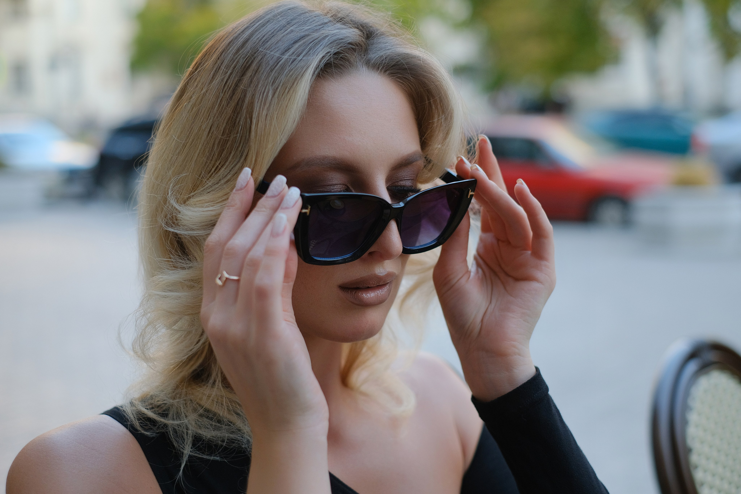 Дарья в центре города и осеннем лесу. Профессиональная фотосъемка в Крыму. Натуральные эмоции и живые кадры. Забронируйте дату прямо сейчас!