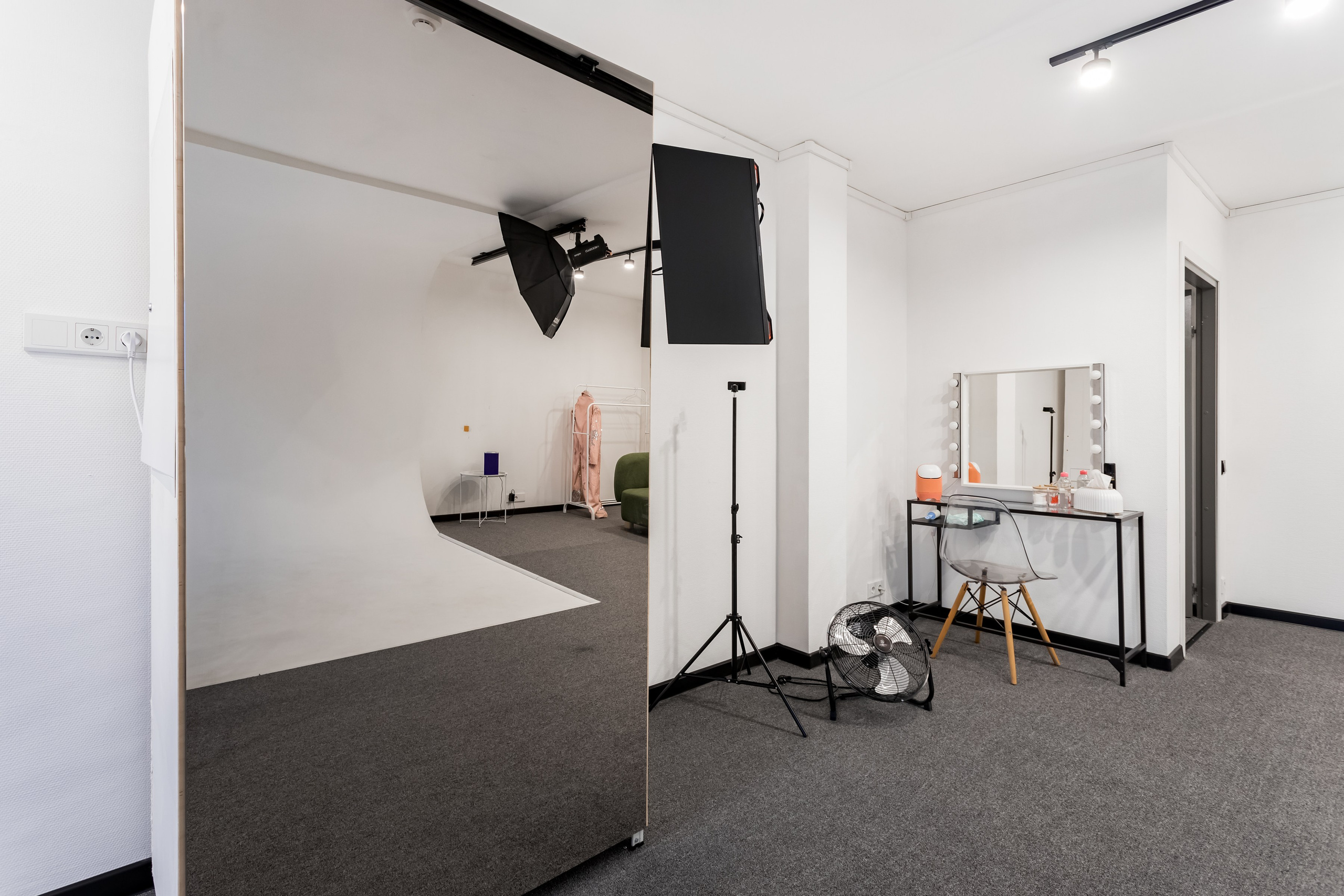 Фотостудия автопортрета Smola. Интерьеры, Контент, Портреты | Фотограф в Москве Дани Терно