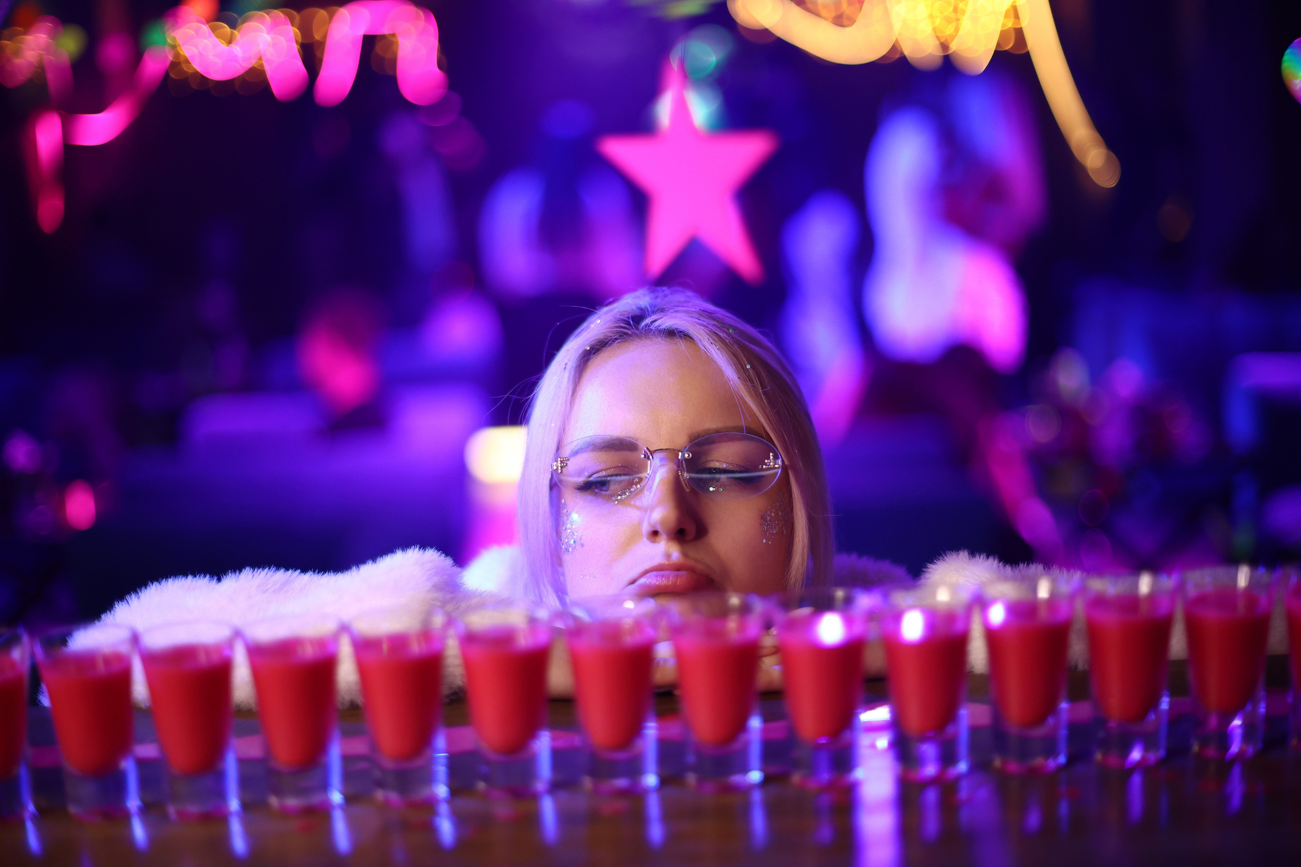 Neon Party 01.08.25. Мята Спортивная — Кальянная, караоке, бар в Минске